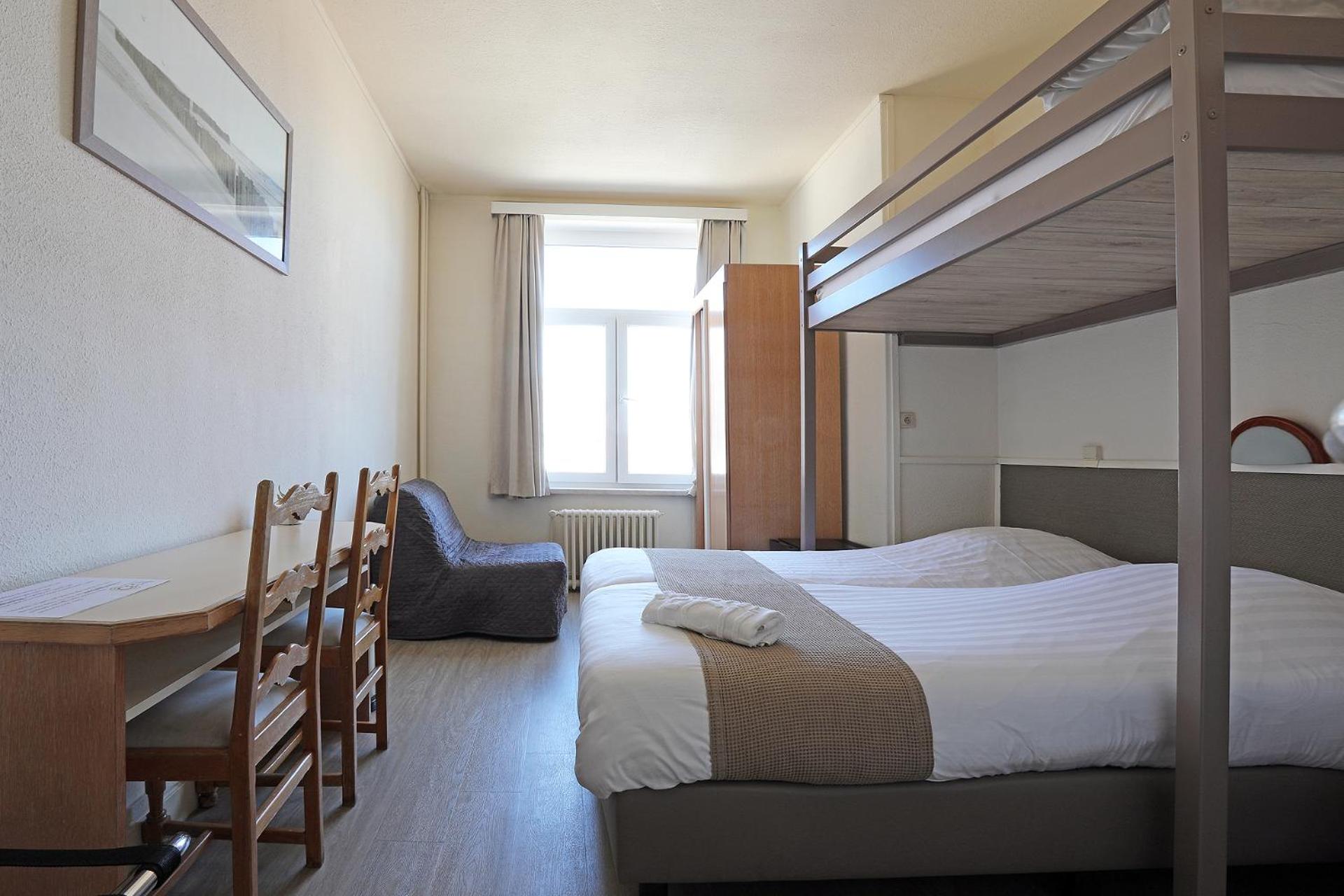 Family Room (2 Adults + 1 Child)