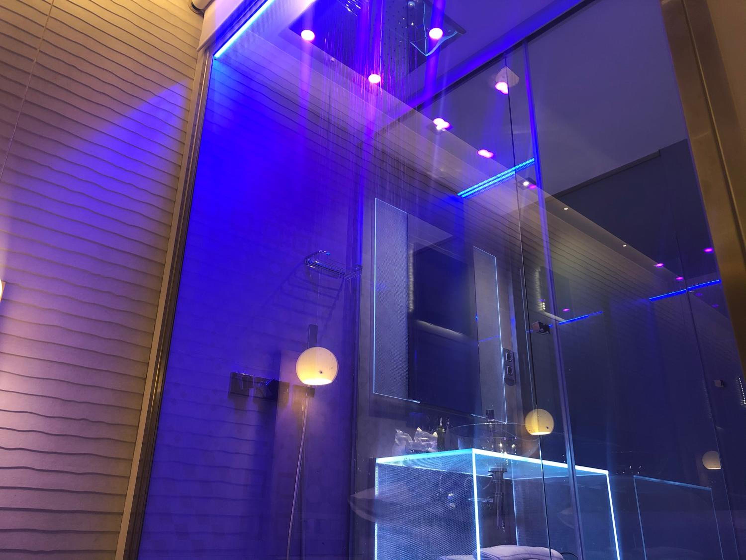 Superior Room with Chromotherapy Shower photo 3