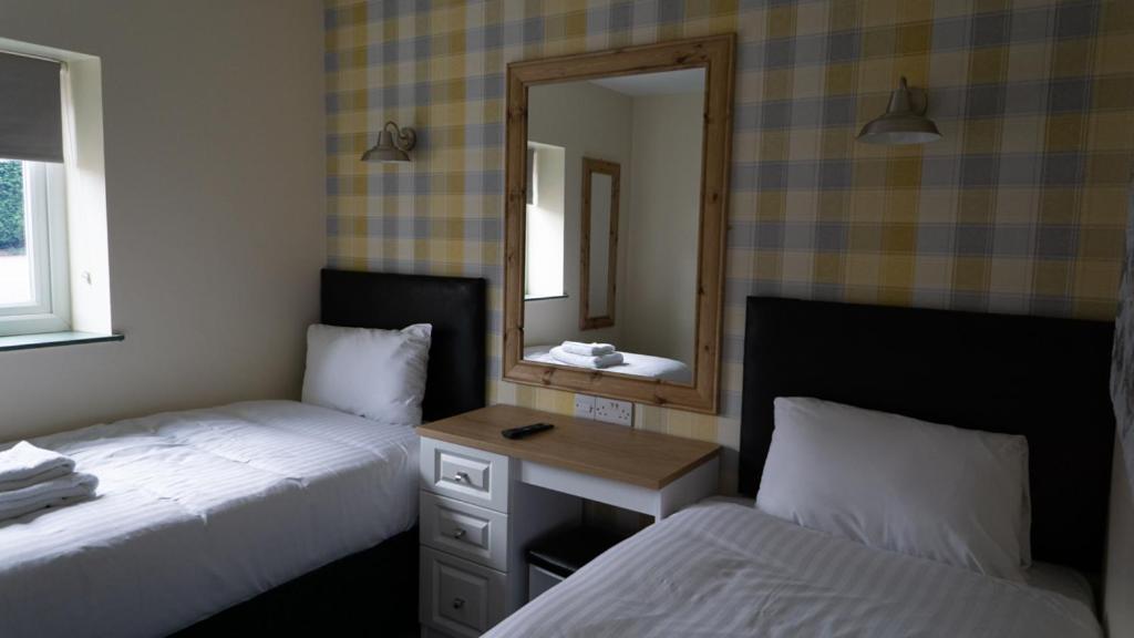 Standard Twin Room - Photo 3