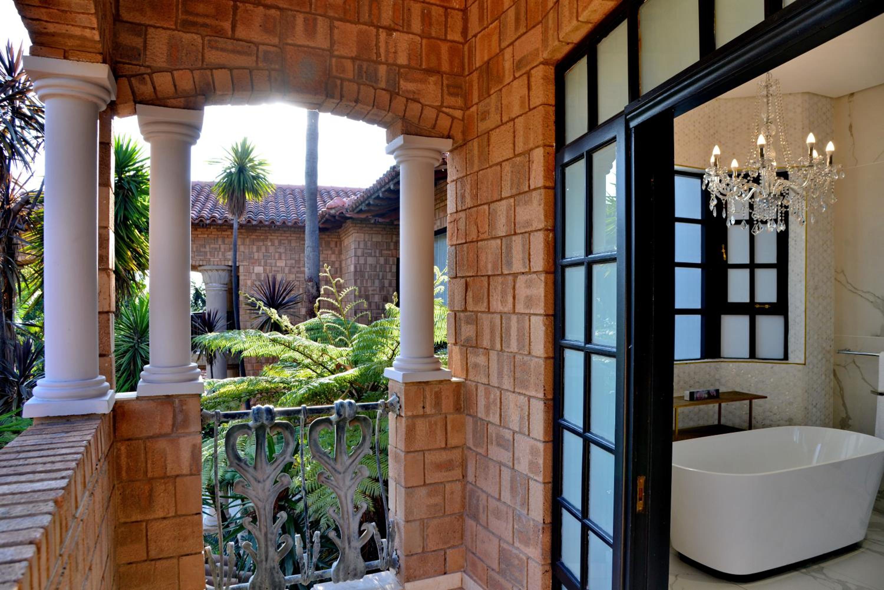 Honeymoon Suite photo 3