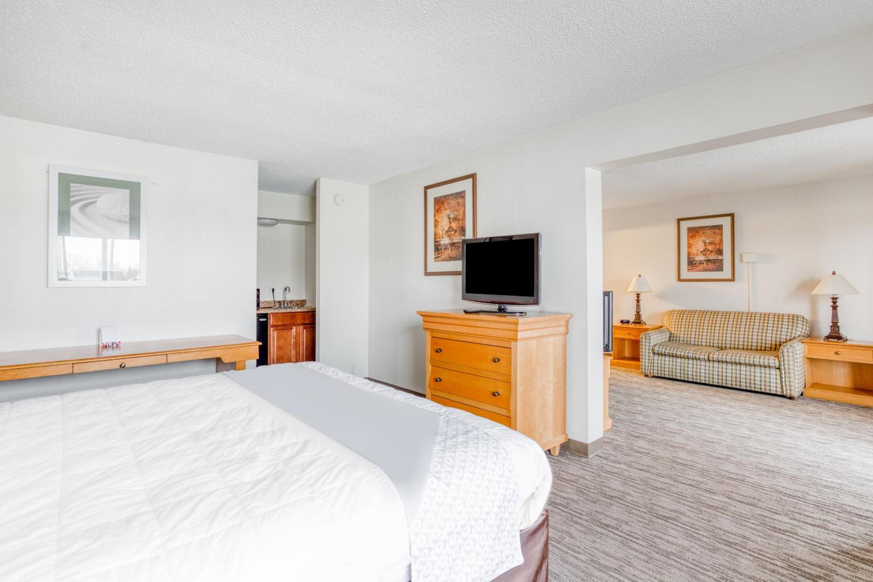 Premium King Bed photo 2
