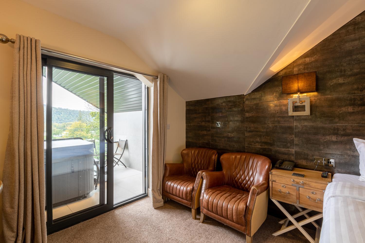 Small Double Room with Hot Tub - Photo 4