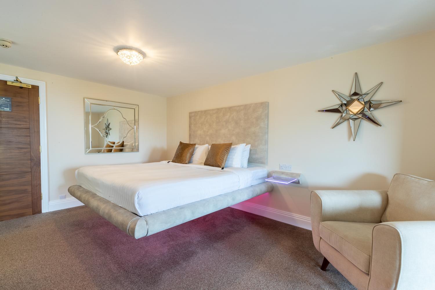 Windermere Suite with Hot Tub - Photo 2