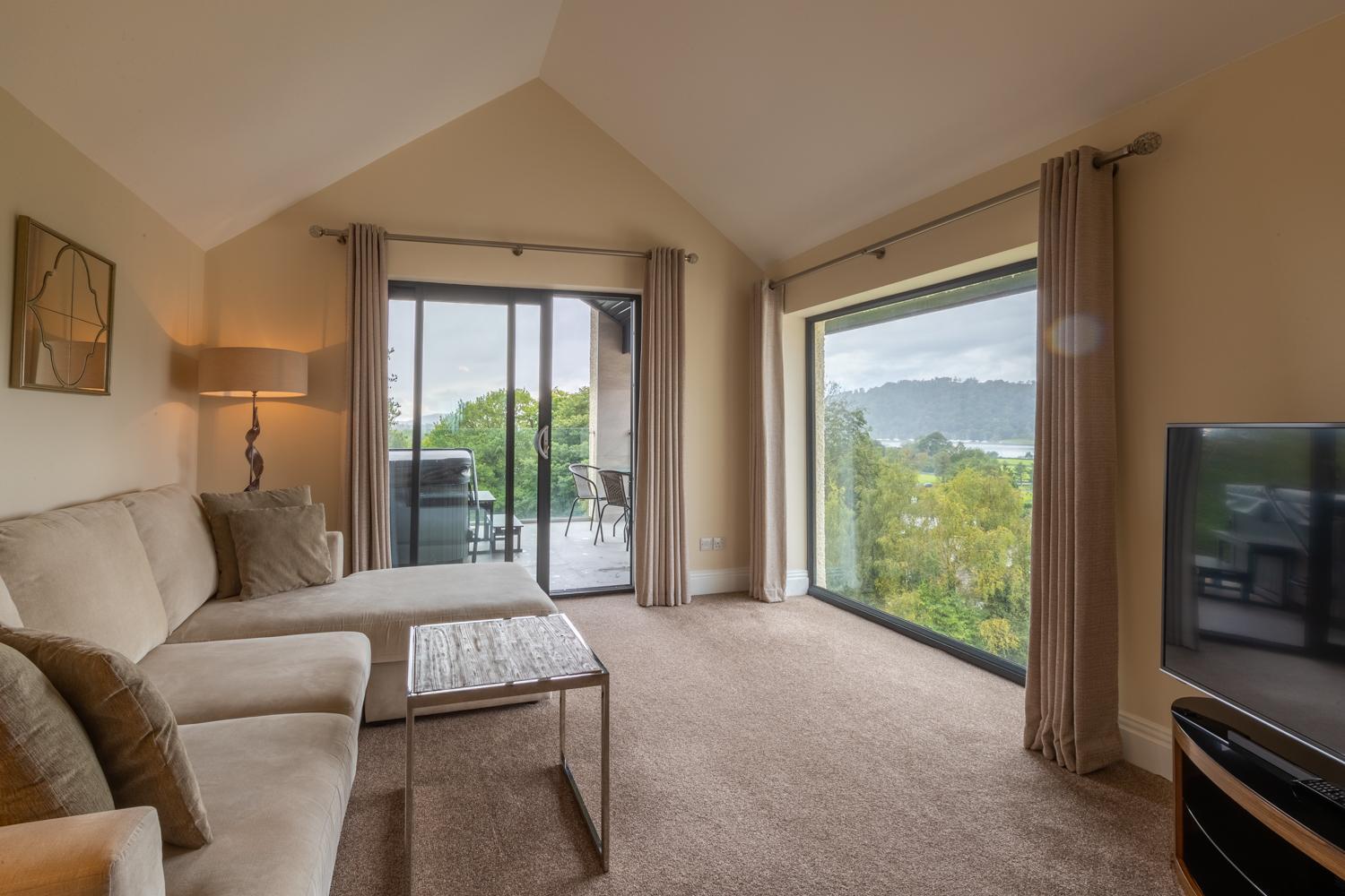 Windermere Suite with Hot Tub - Photo 1