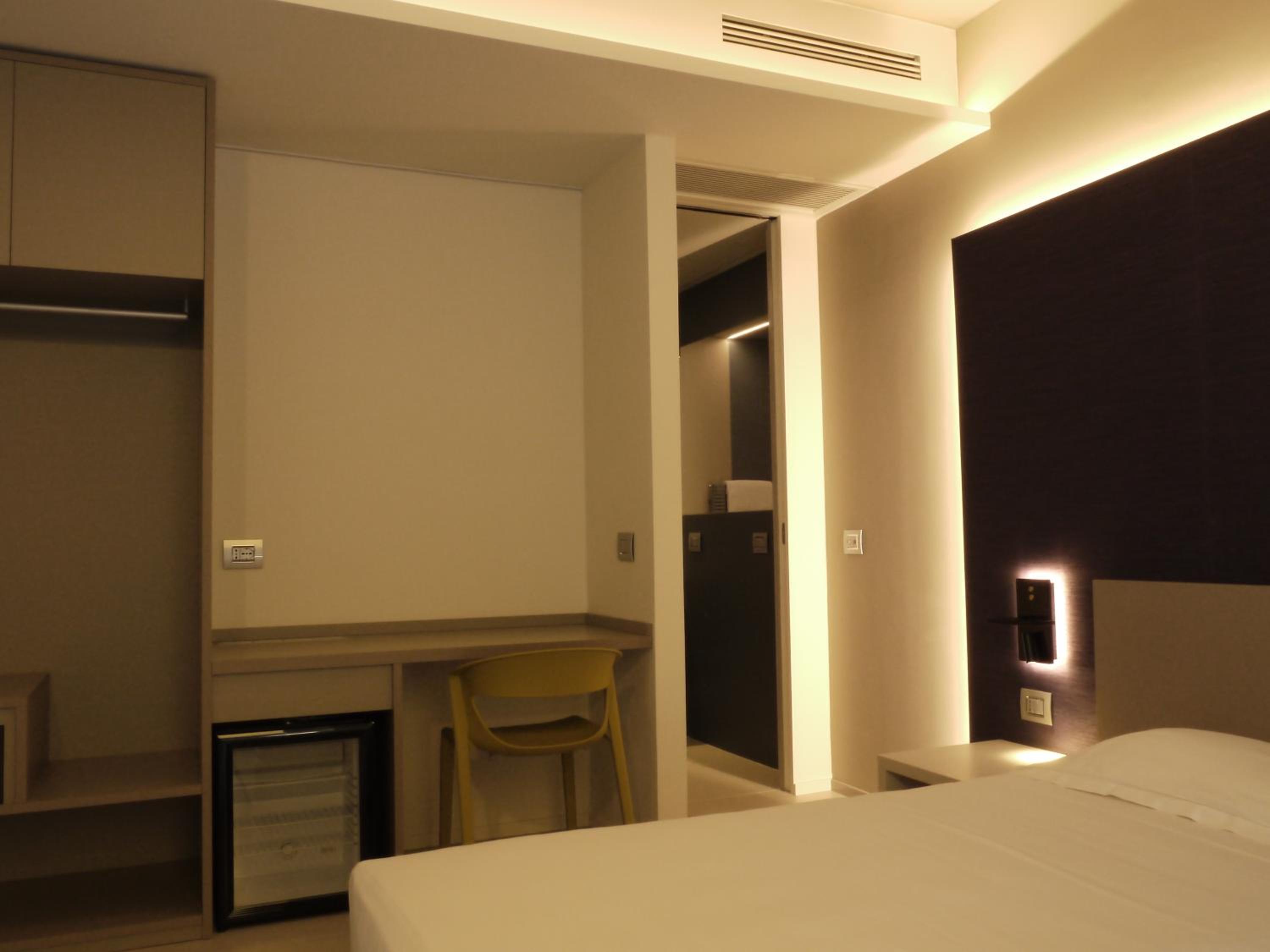 Double or Twin Room - Photo 15