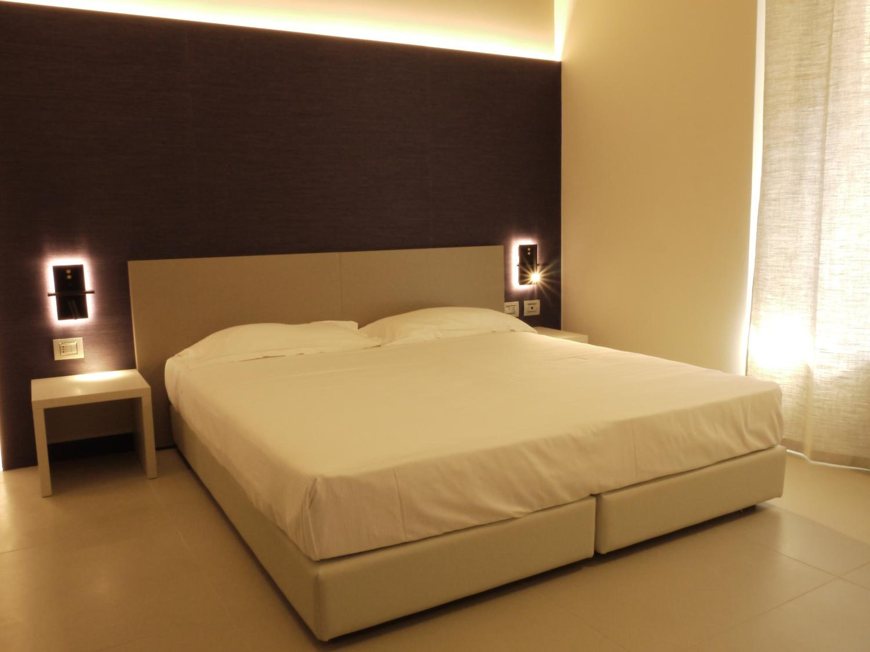 Double or Twin Room - Photo 4