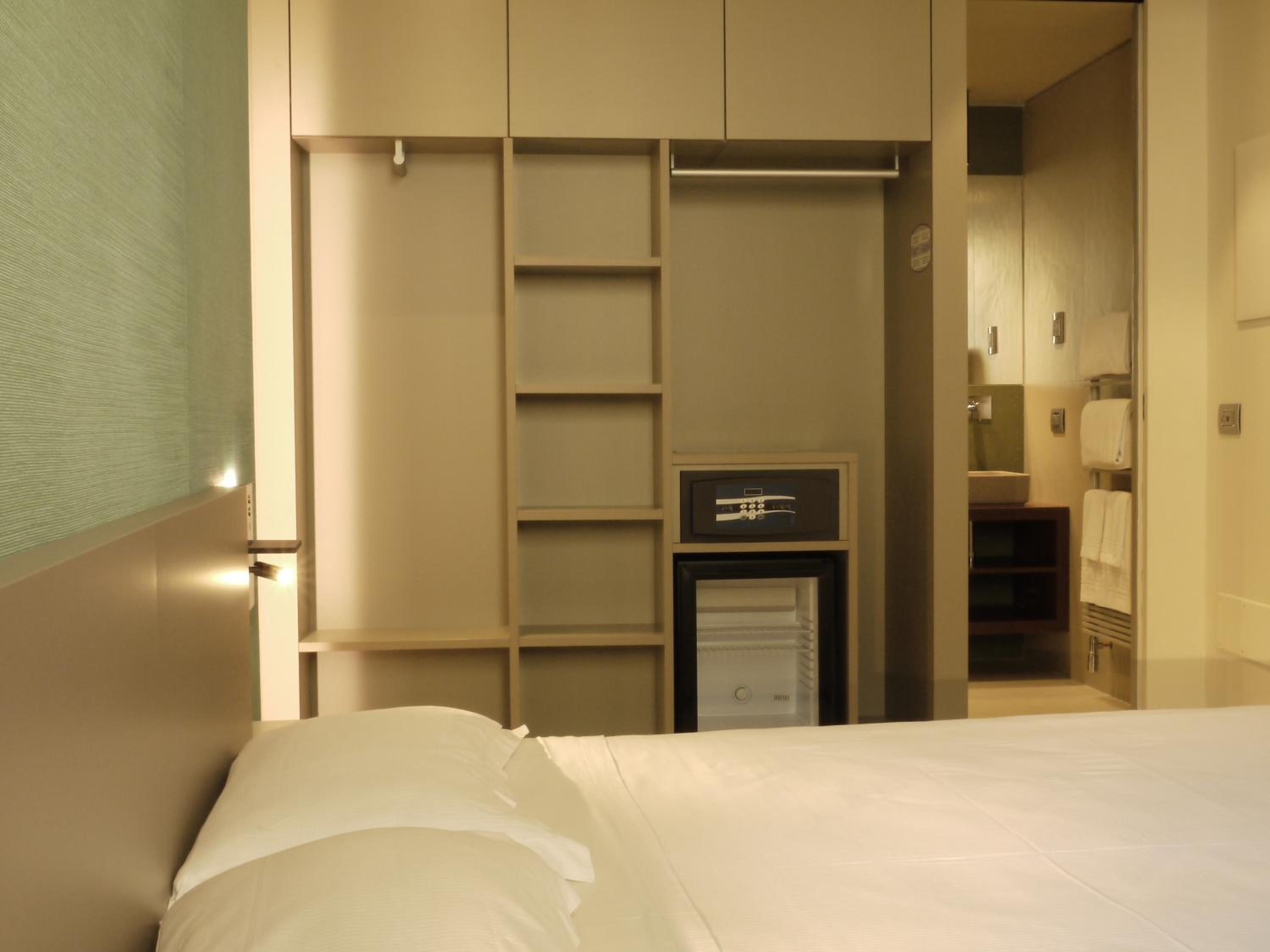 Double or Twin Room - Photo 10