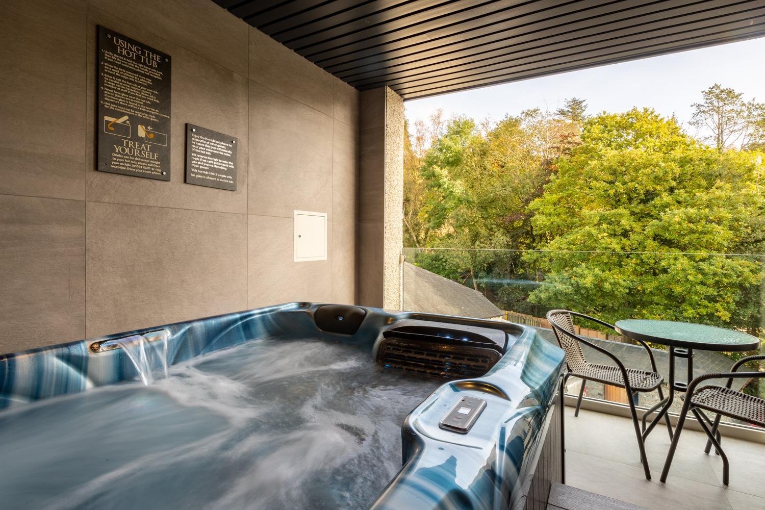 Junior Suite with Hot Tub photo 3