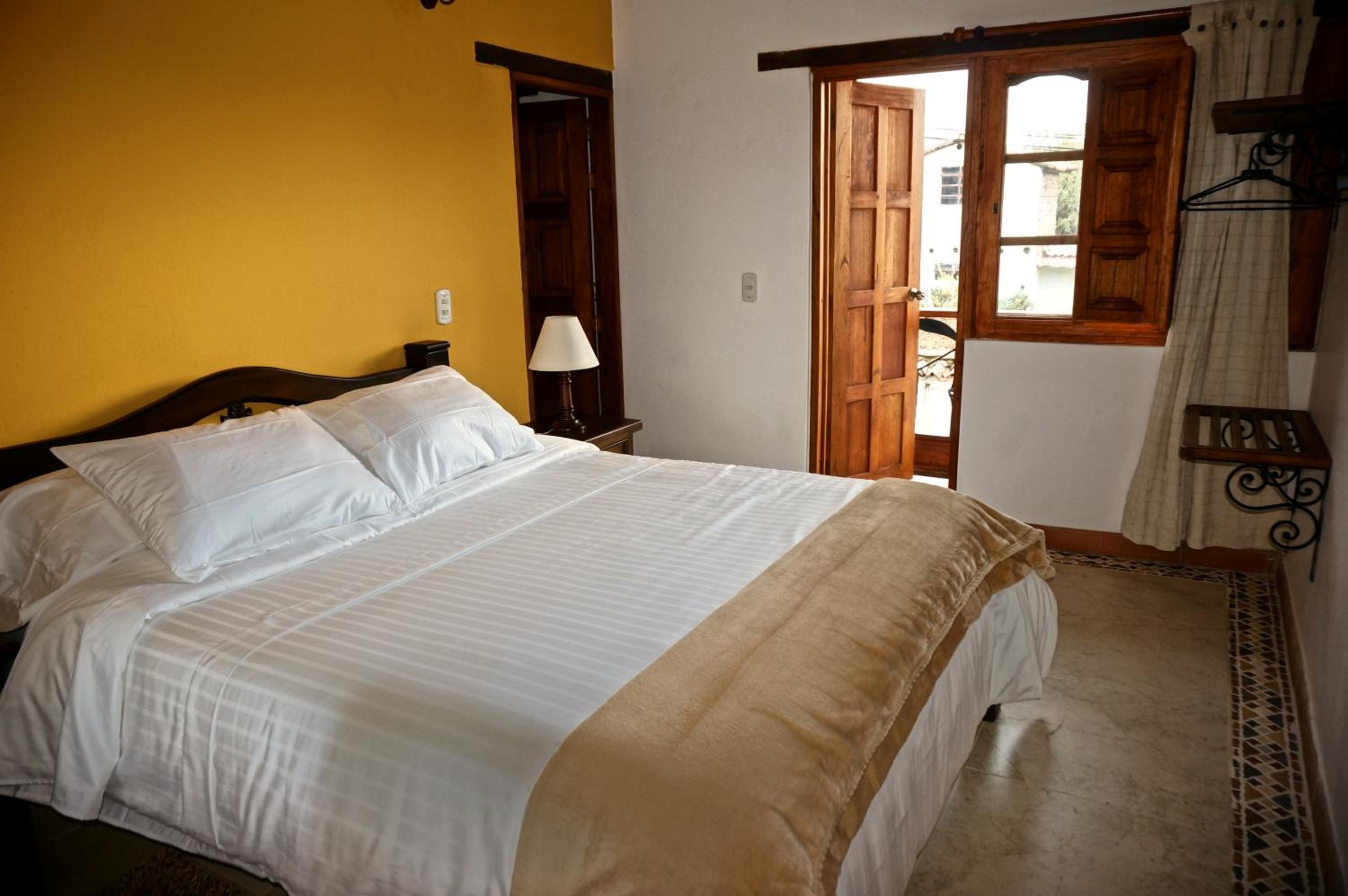 Queen Room with Balcony photo 3