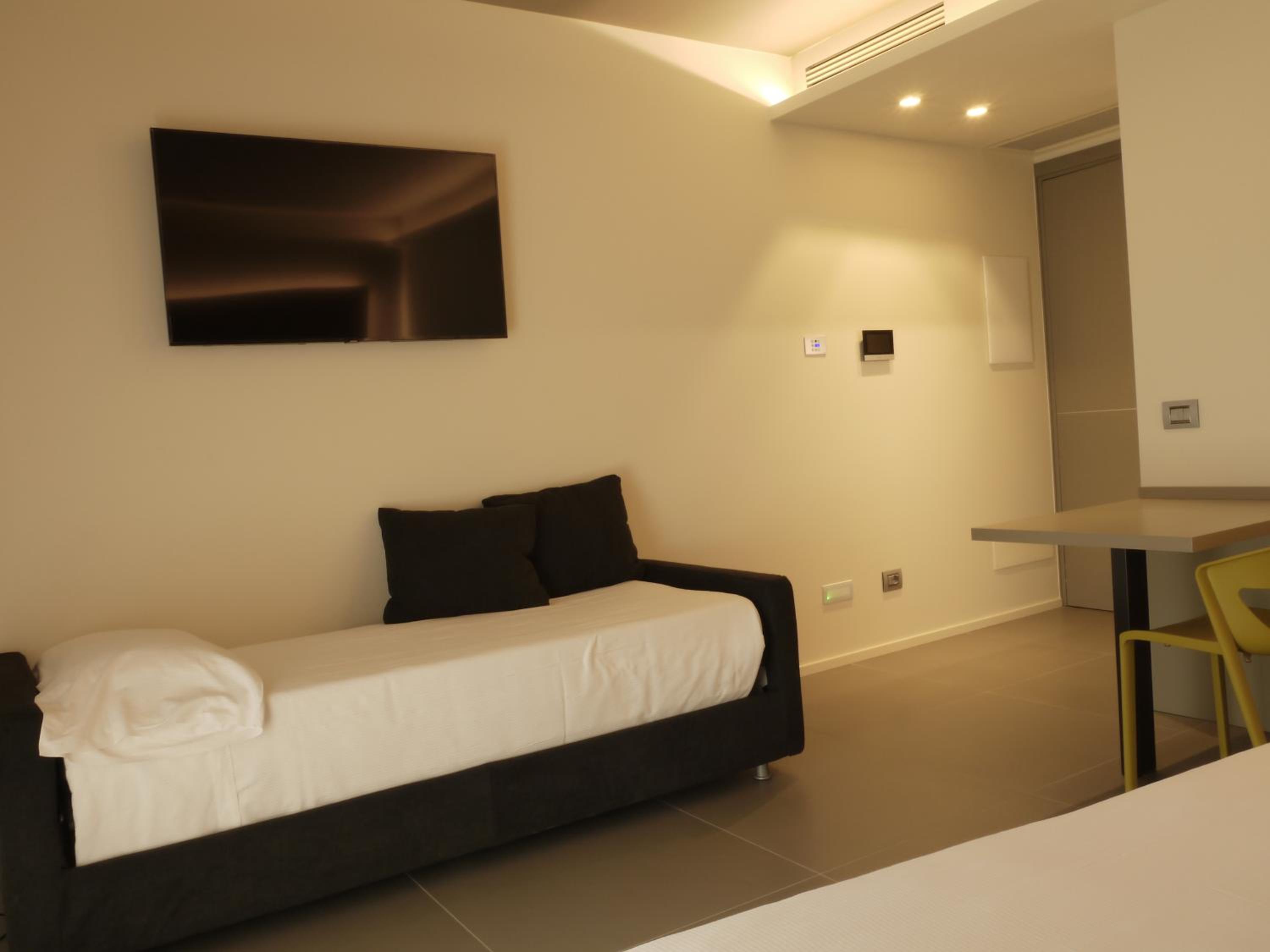 Triple Room with Balcony - Photo 4