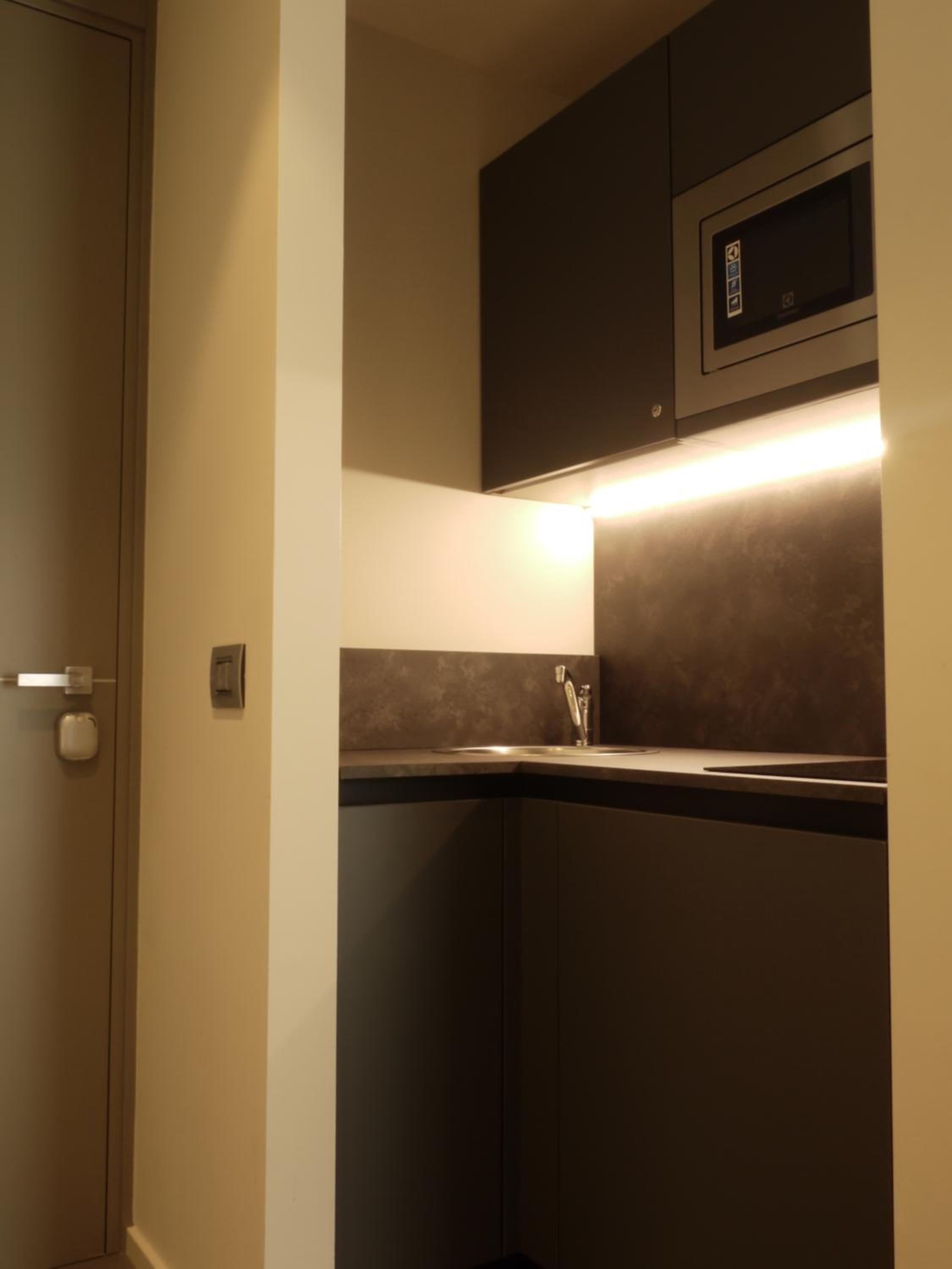 Triple Room with Balcony - Photo 28