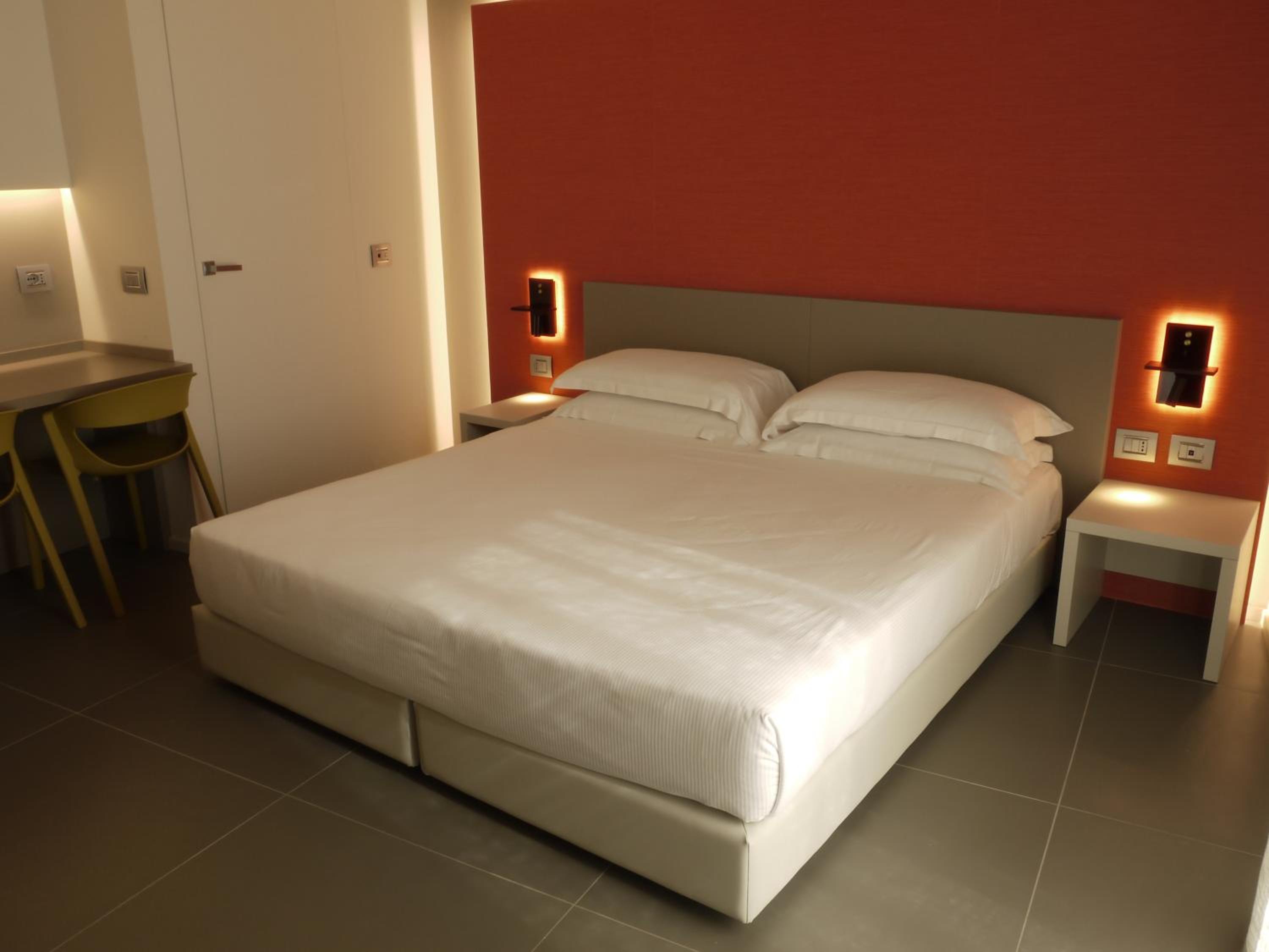 Triple Room with Balcony - Photo 18