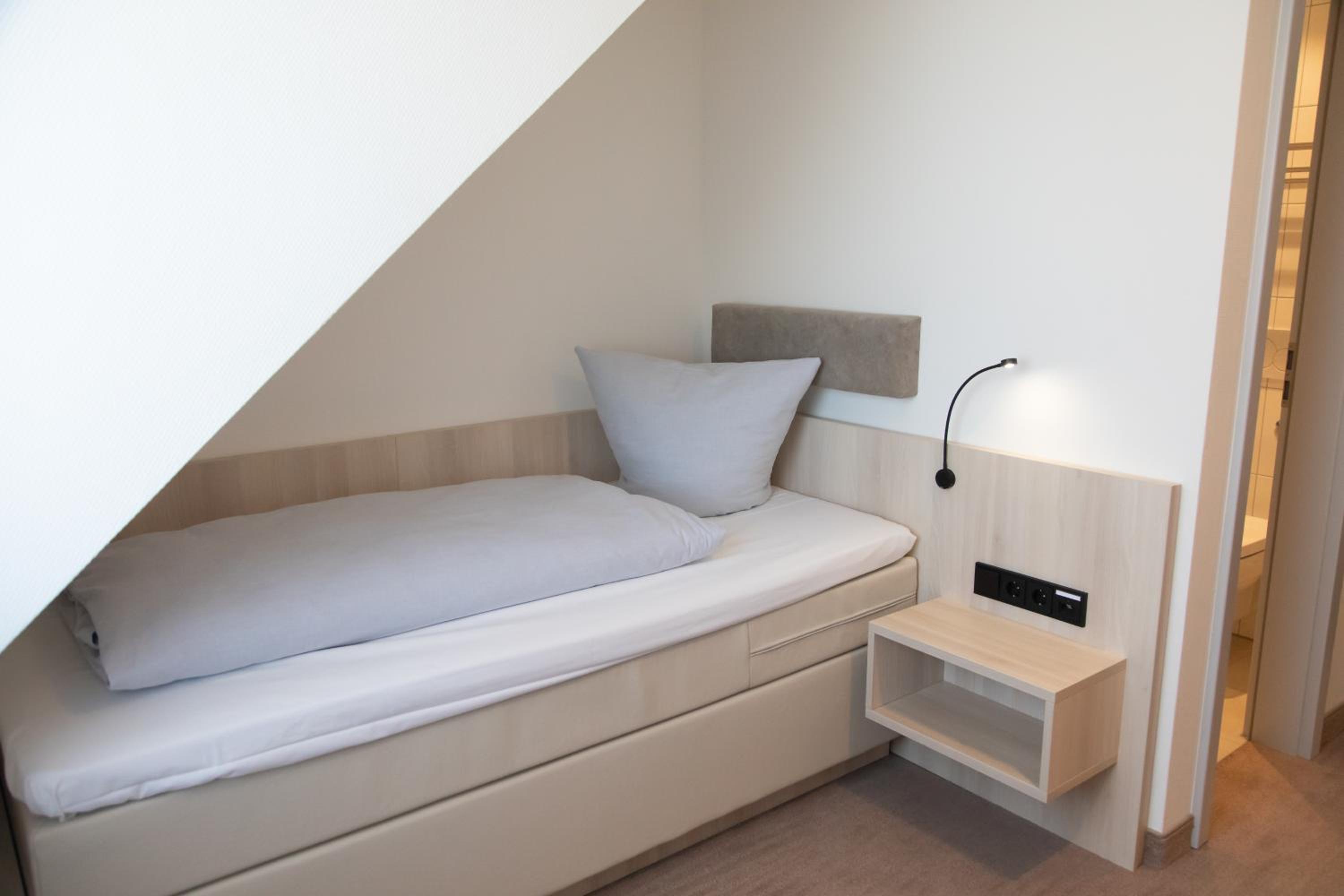 Deluxe Single Room