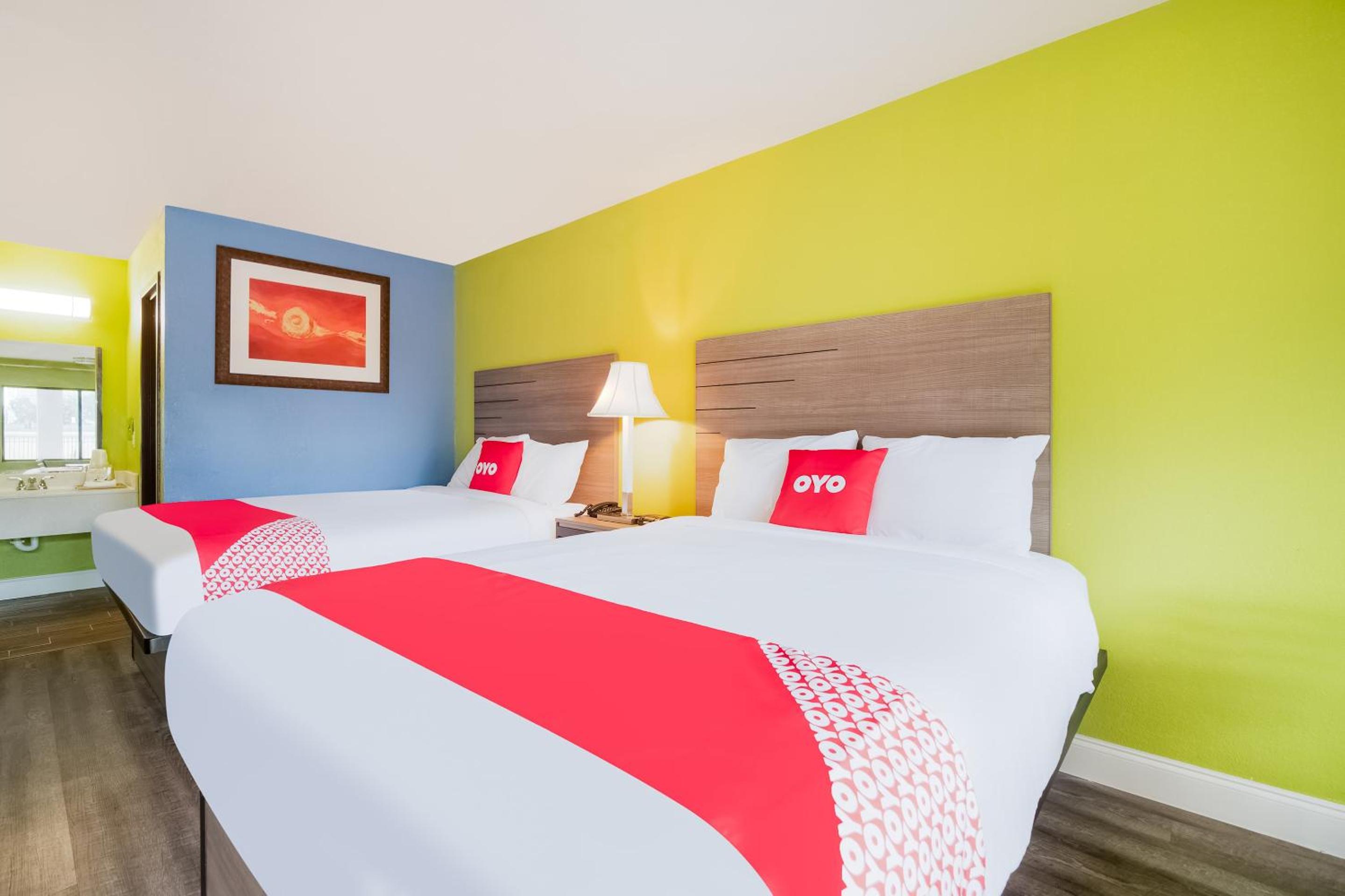 2 Queen Beds Non-Smoking - Photo 3