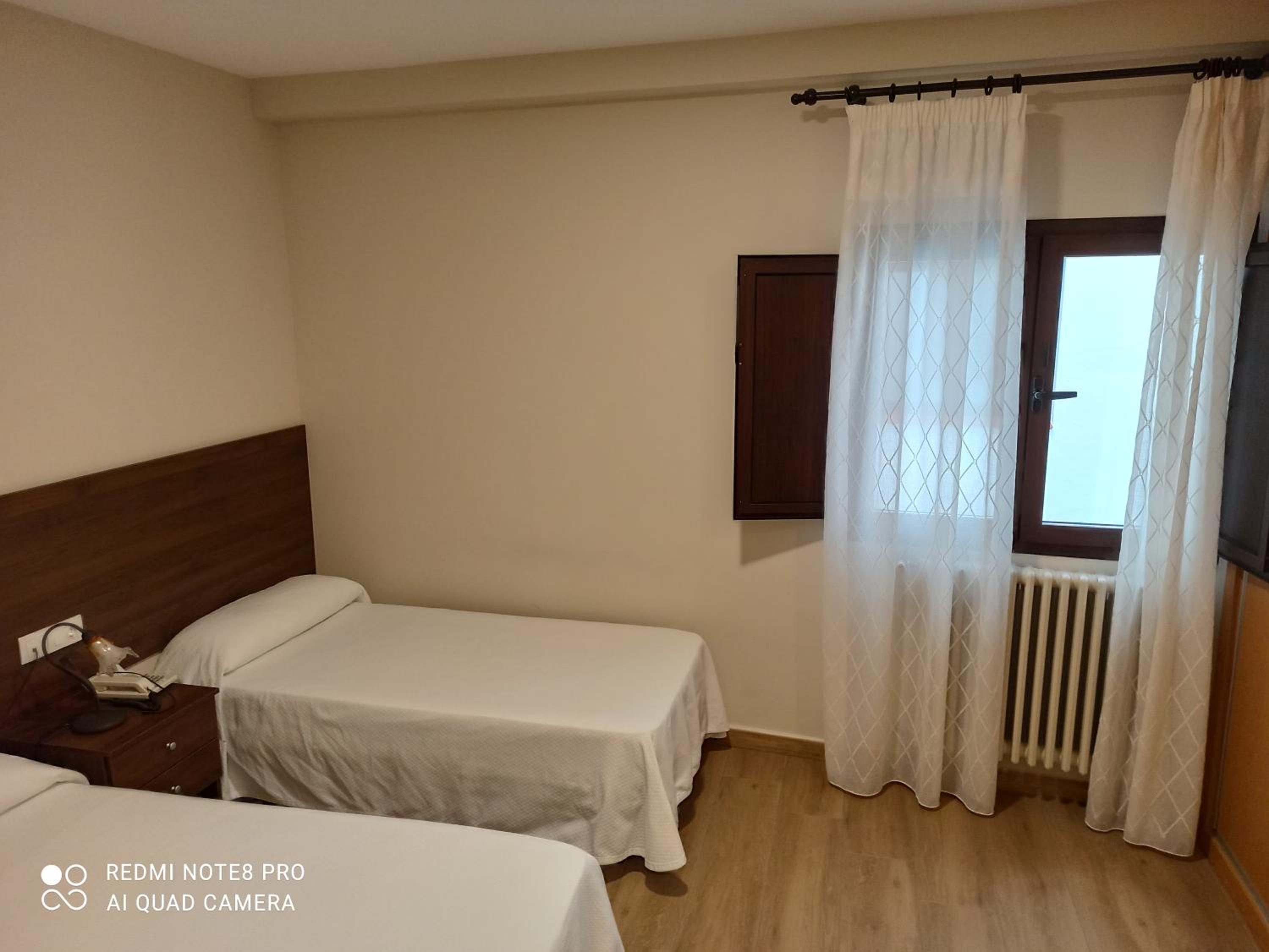 Double or Twin Room - Photo 2