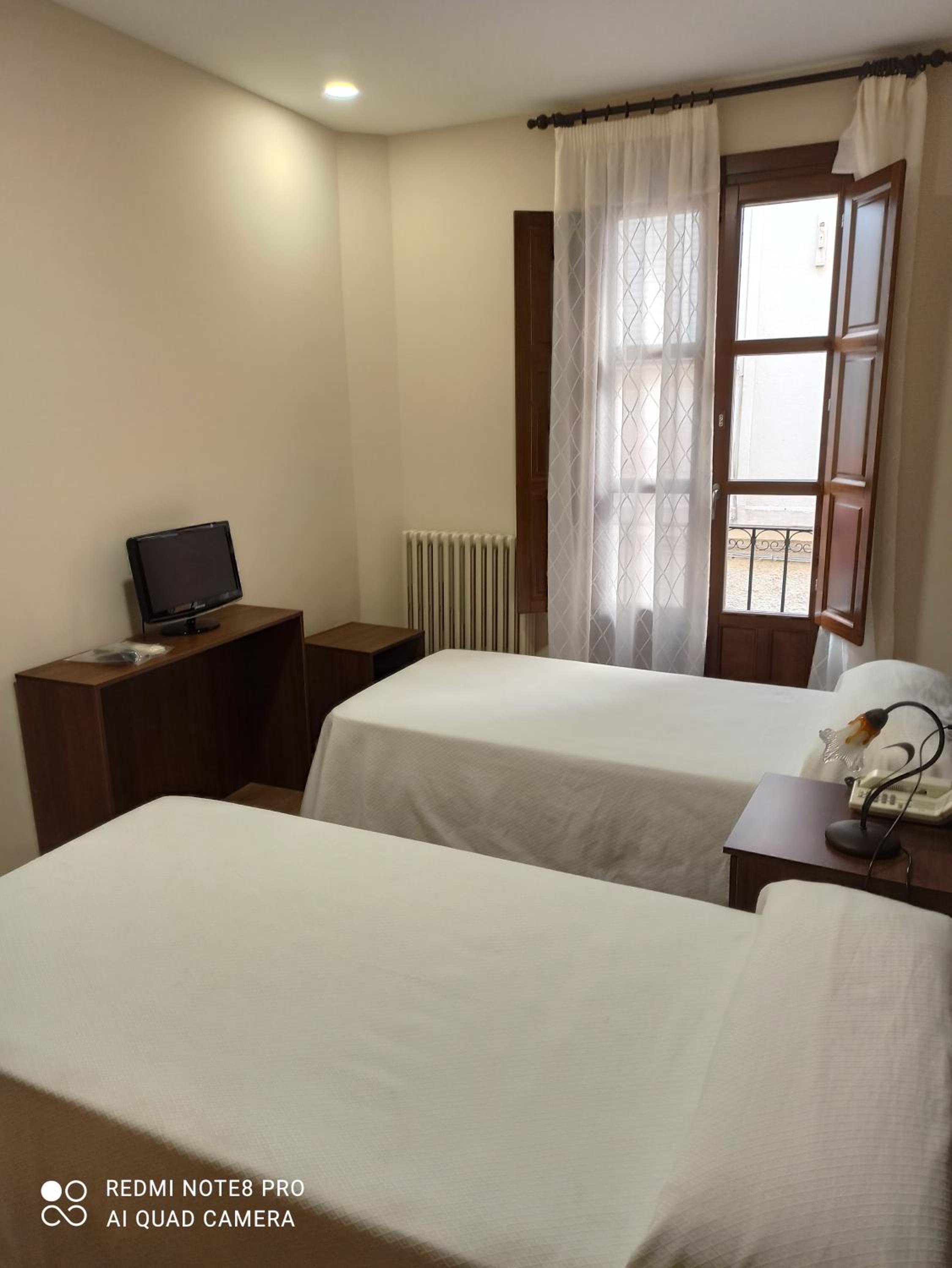 Double or Twin Room - Photo 5
