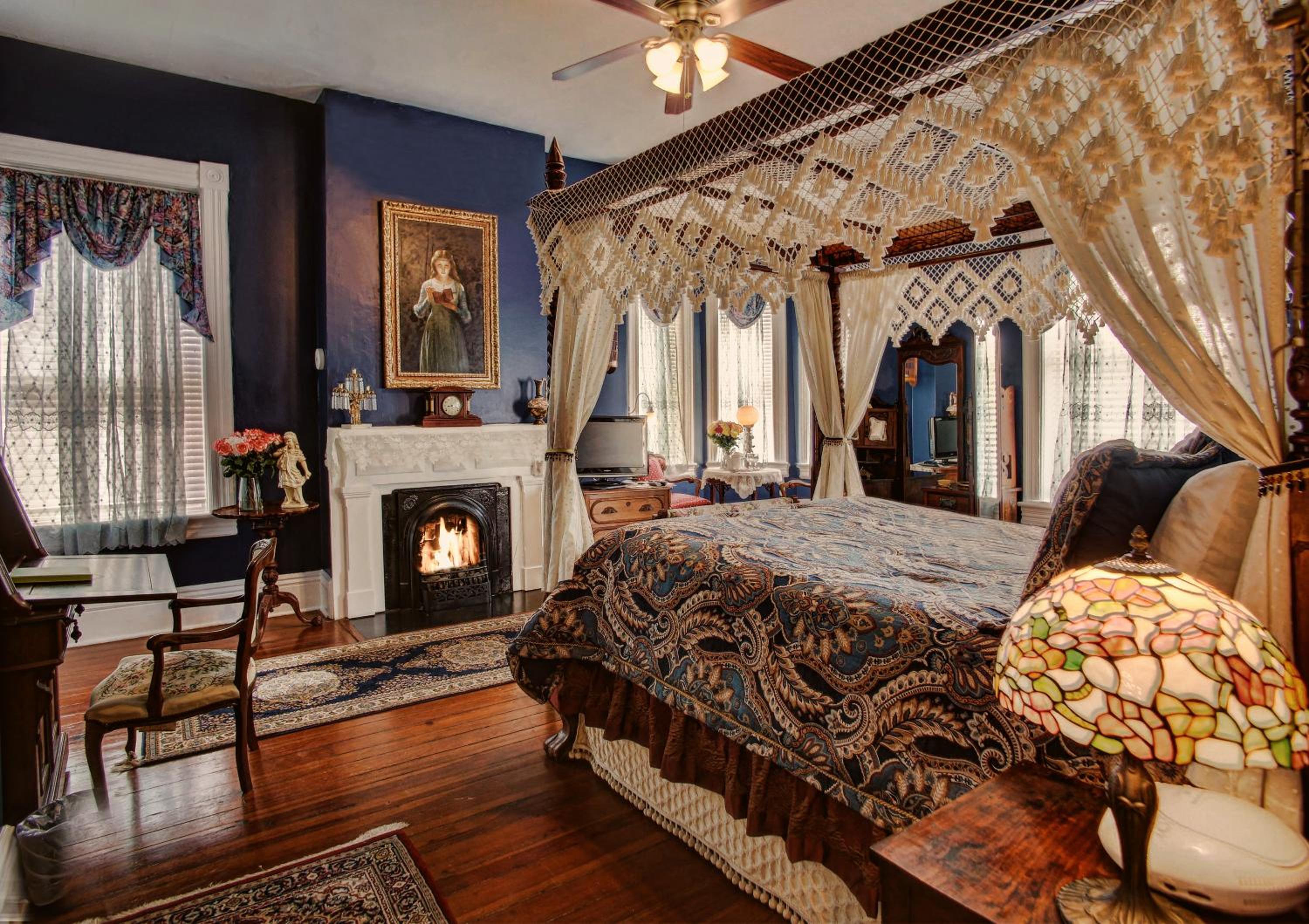 Huntingdon Queen Room 3