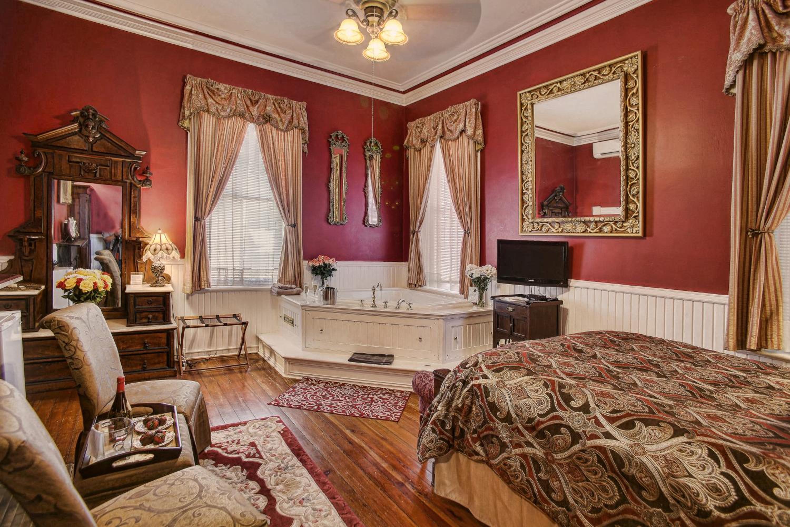 Gaston Queen Room