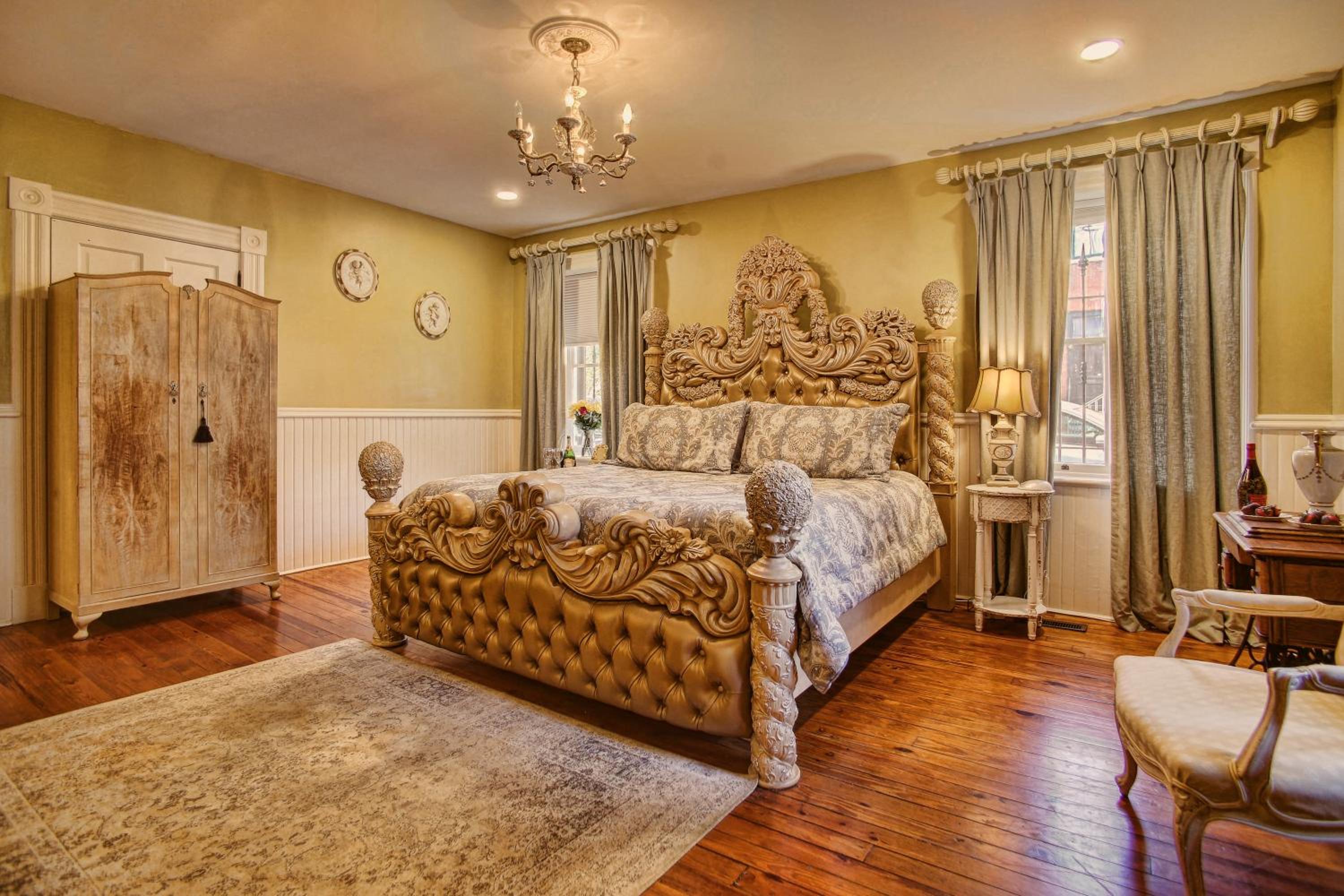 Deluxe King Suite