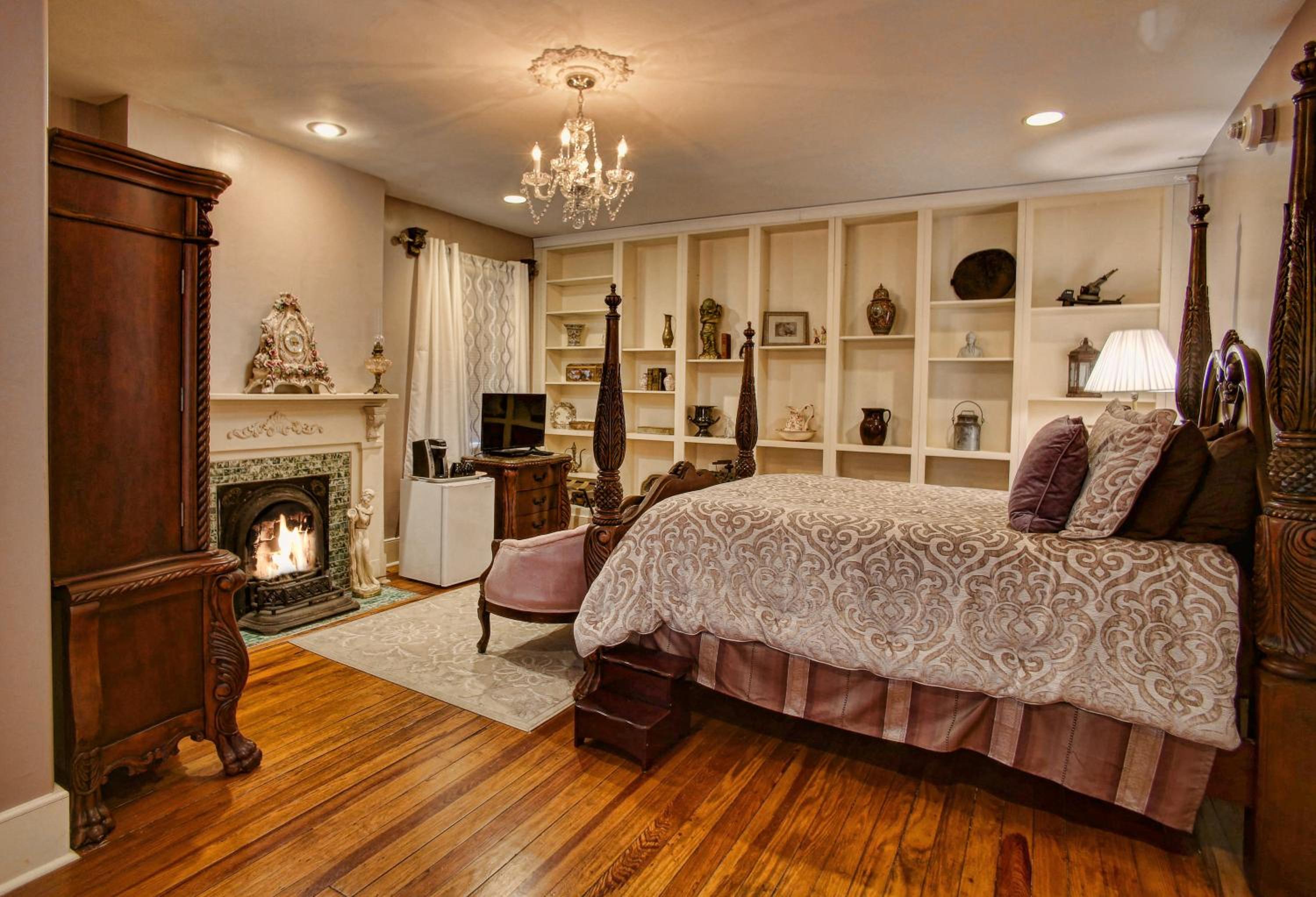 Deluxe Queen Suite