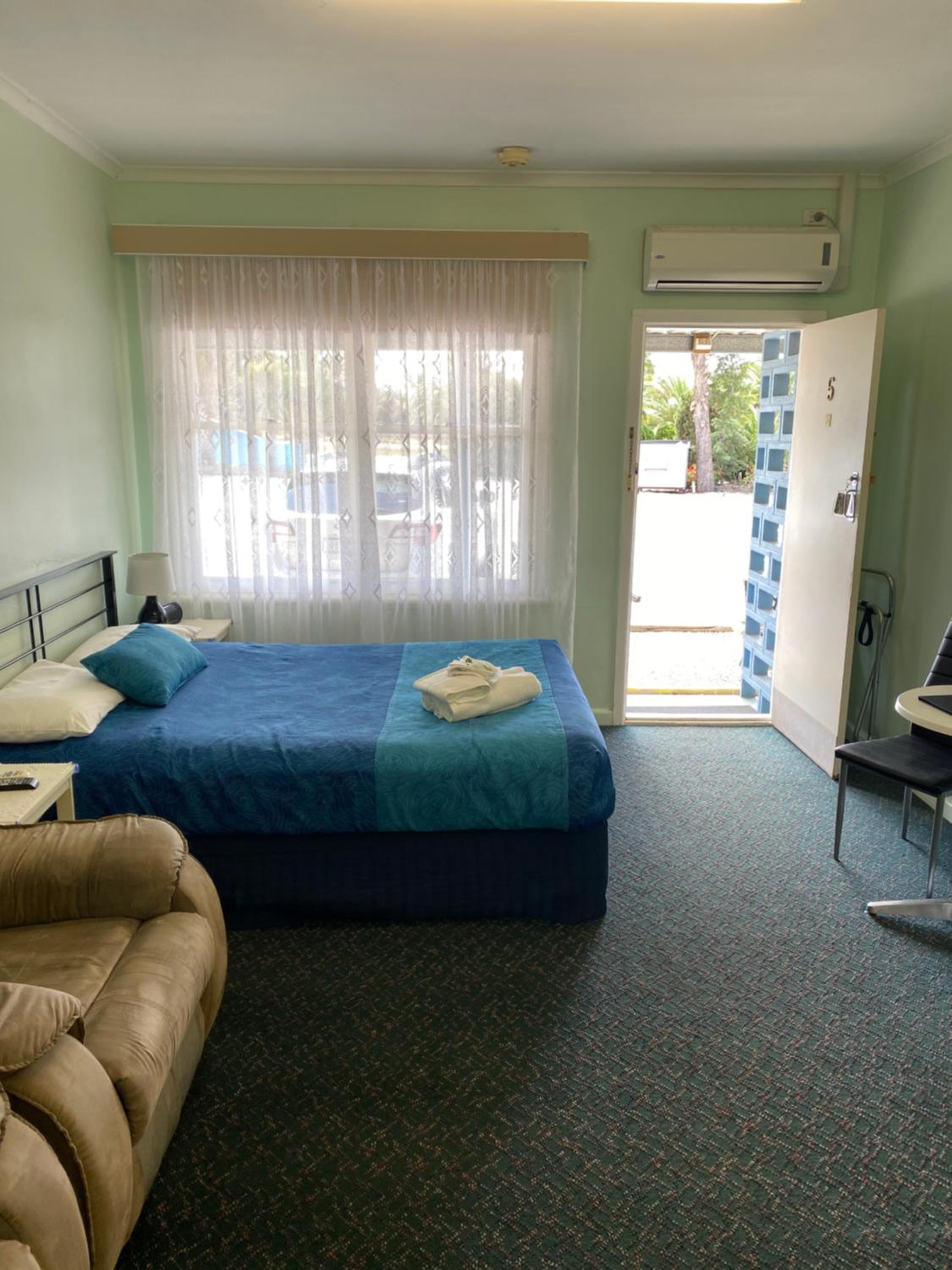 Deluxe Queen Room