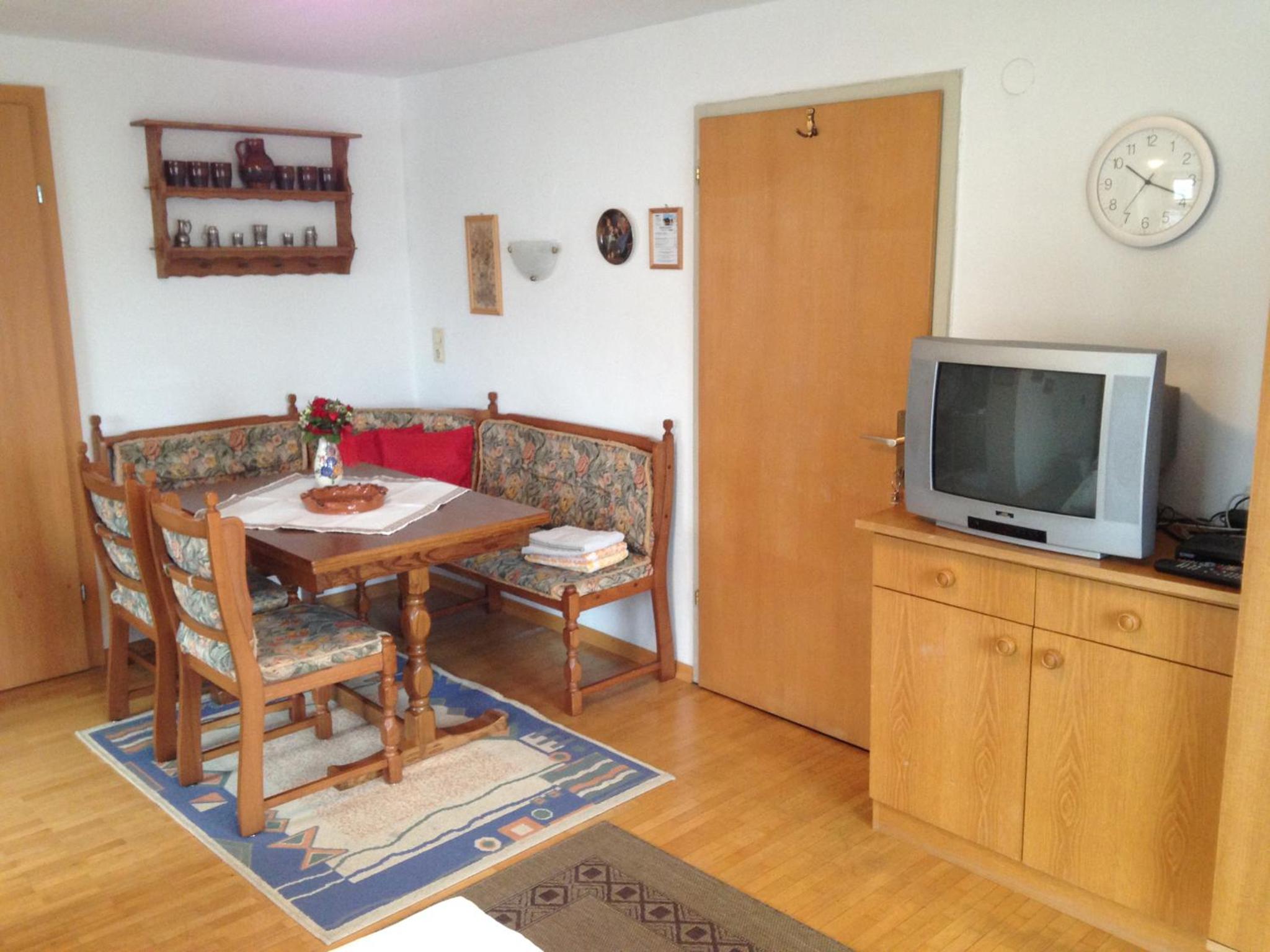 Standard One-Bedroom Apartment with Balcony (2-4 Adults) photo 3