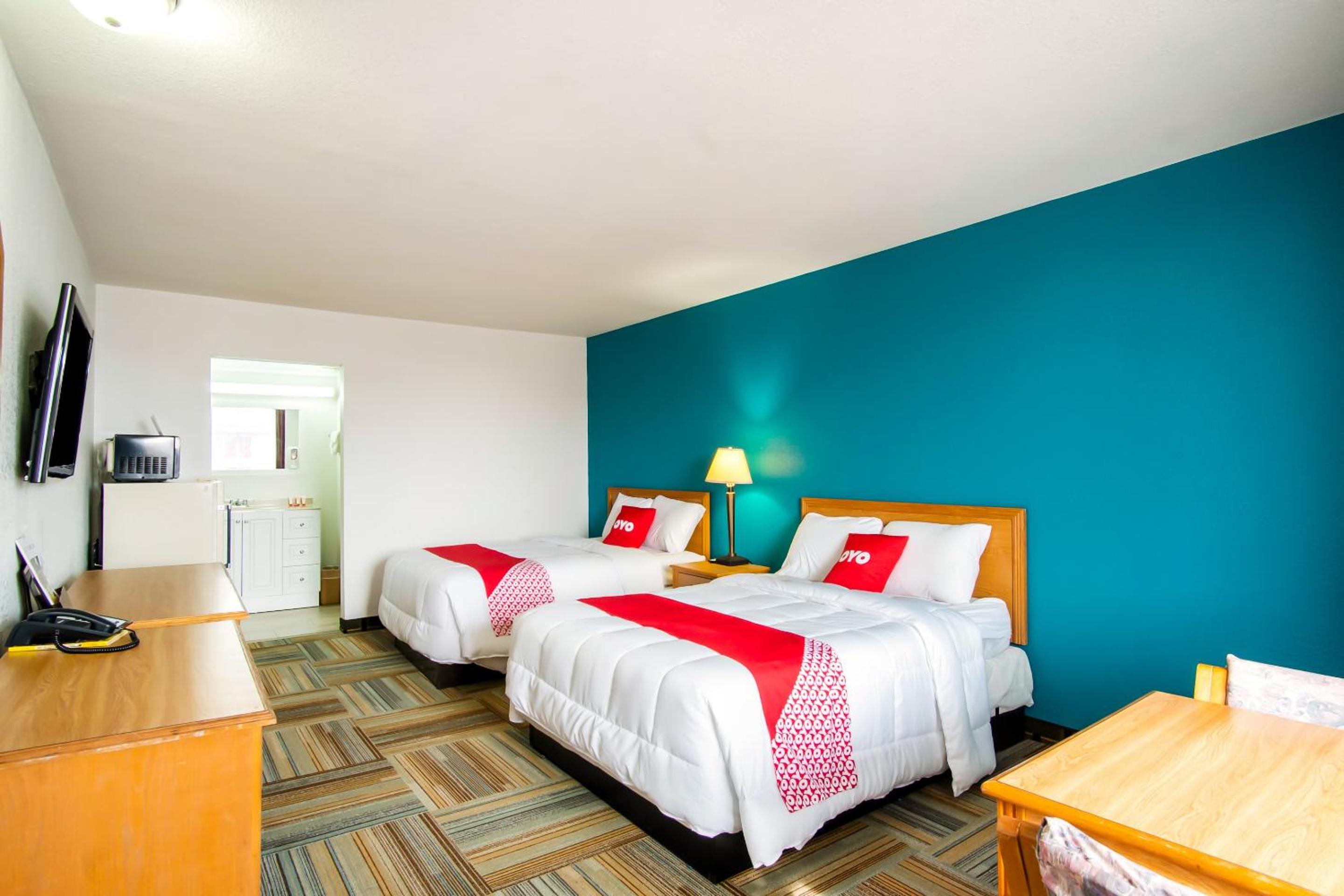 Double Room with Two Double Beds Smoking - Photo 1