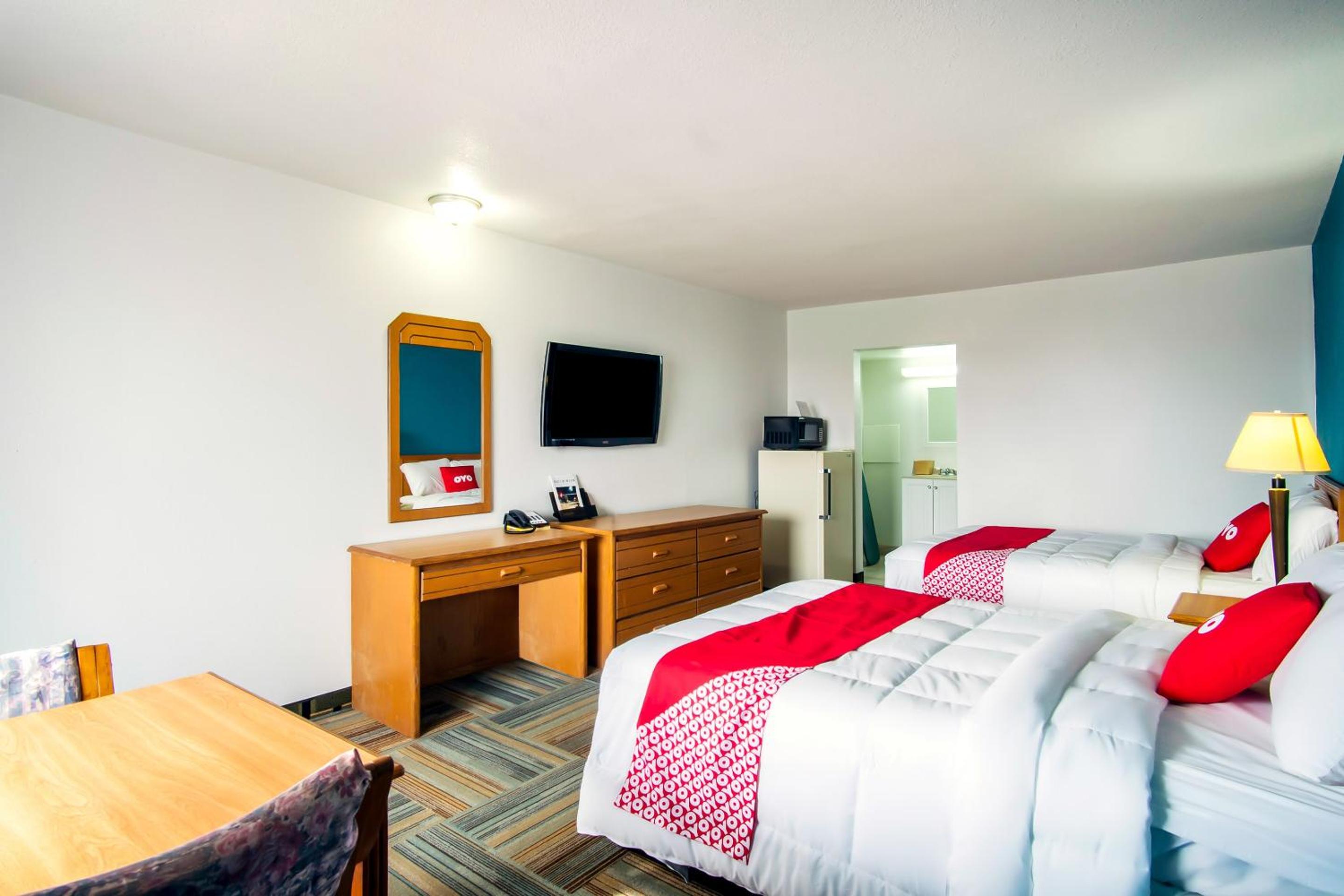 Double Room with Two Double Beds Smoking - Photo 5