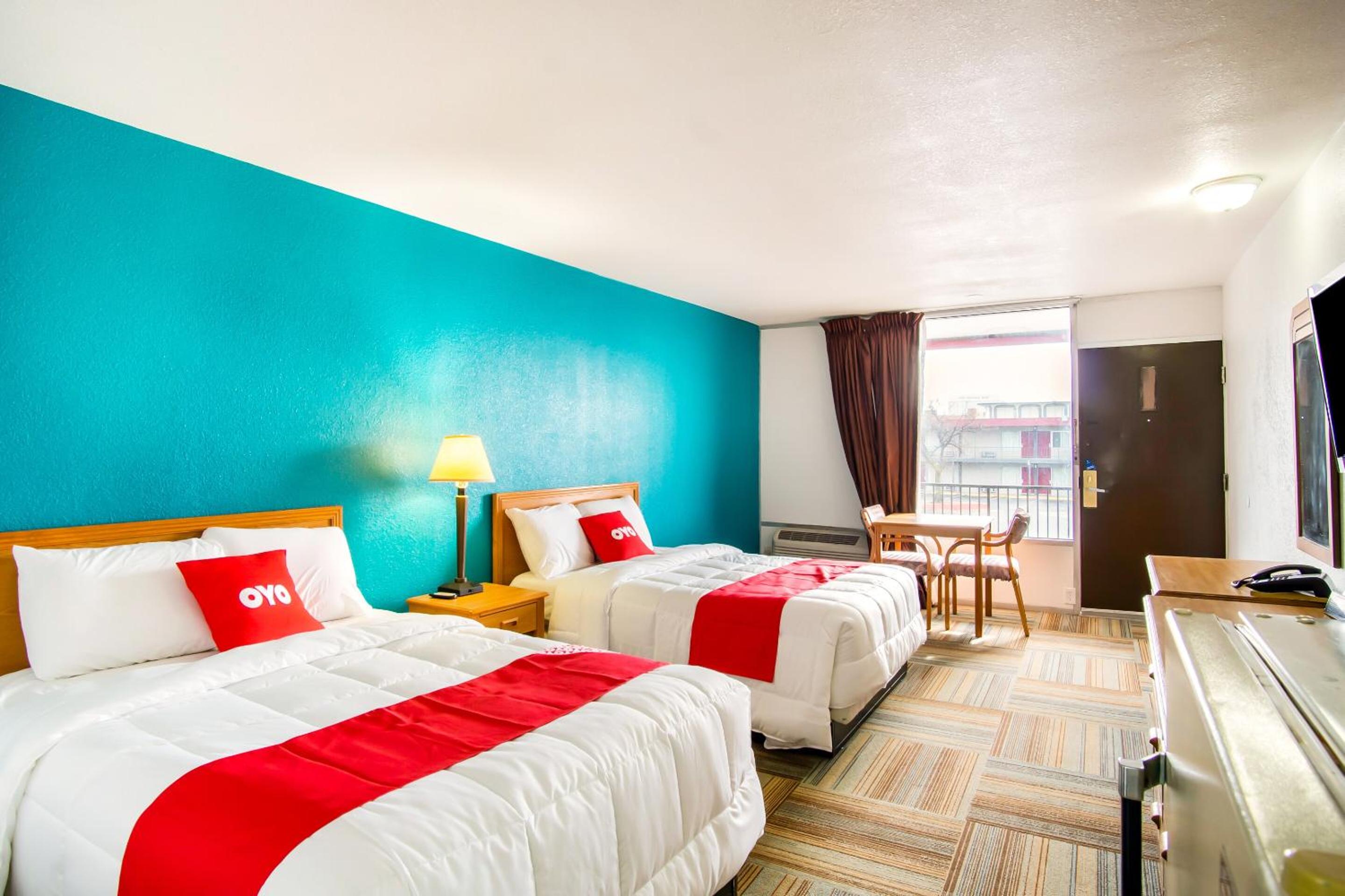 Double Room with Two Double Beds Smoking - Photo 2