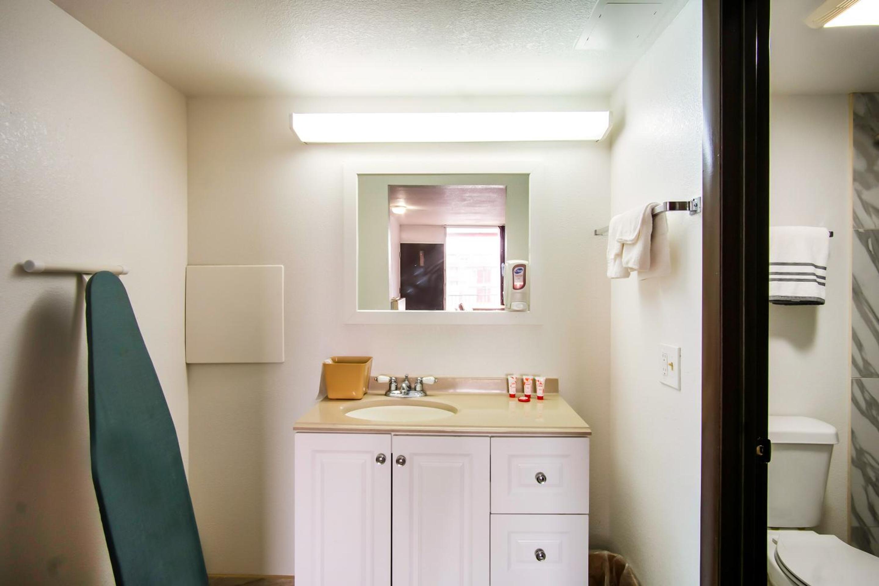 Double Room with Two Double Beds Smoking - Photo 4