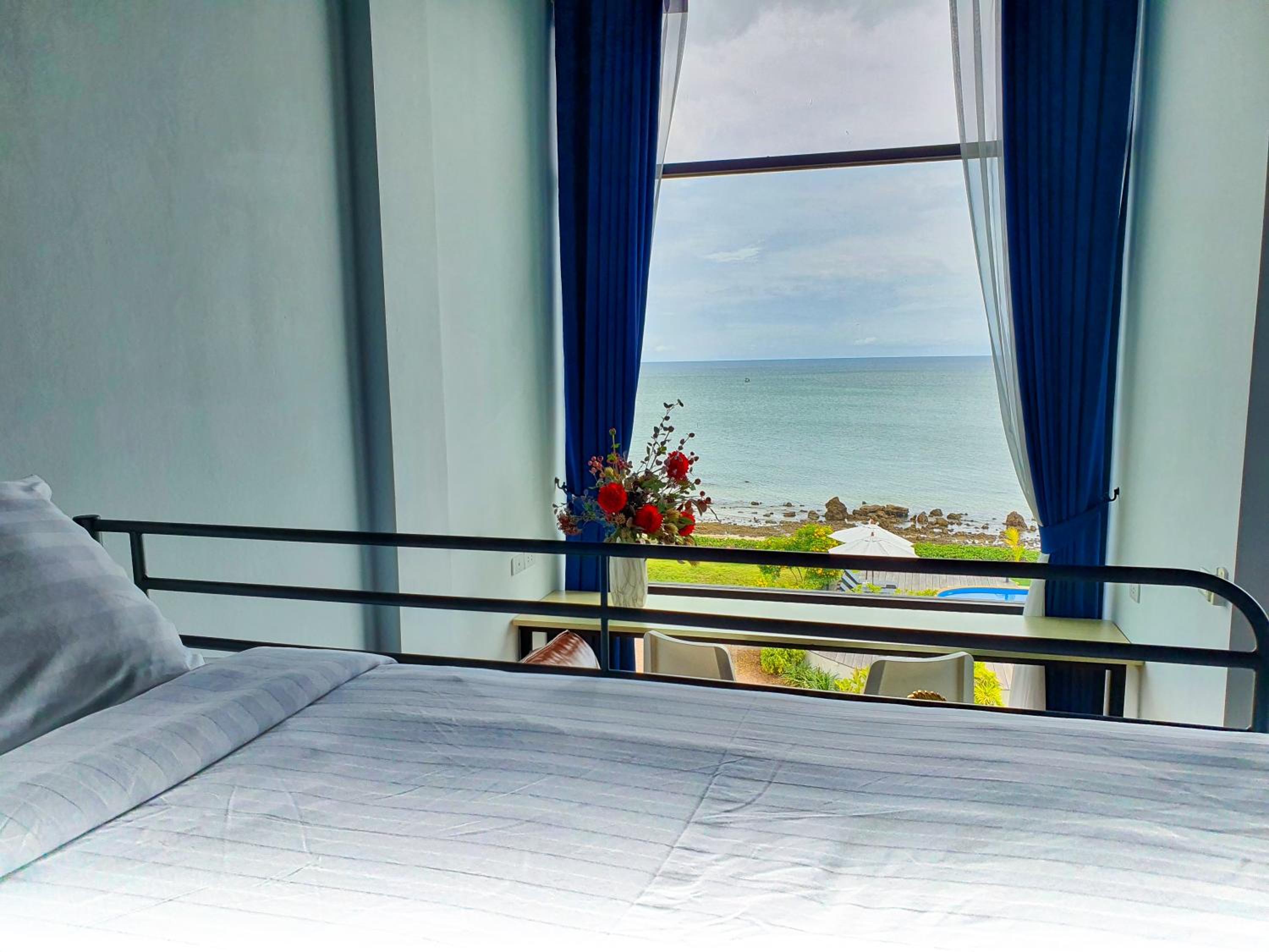 Family Duplex Suite Sea View photo 3