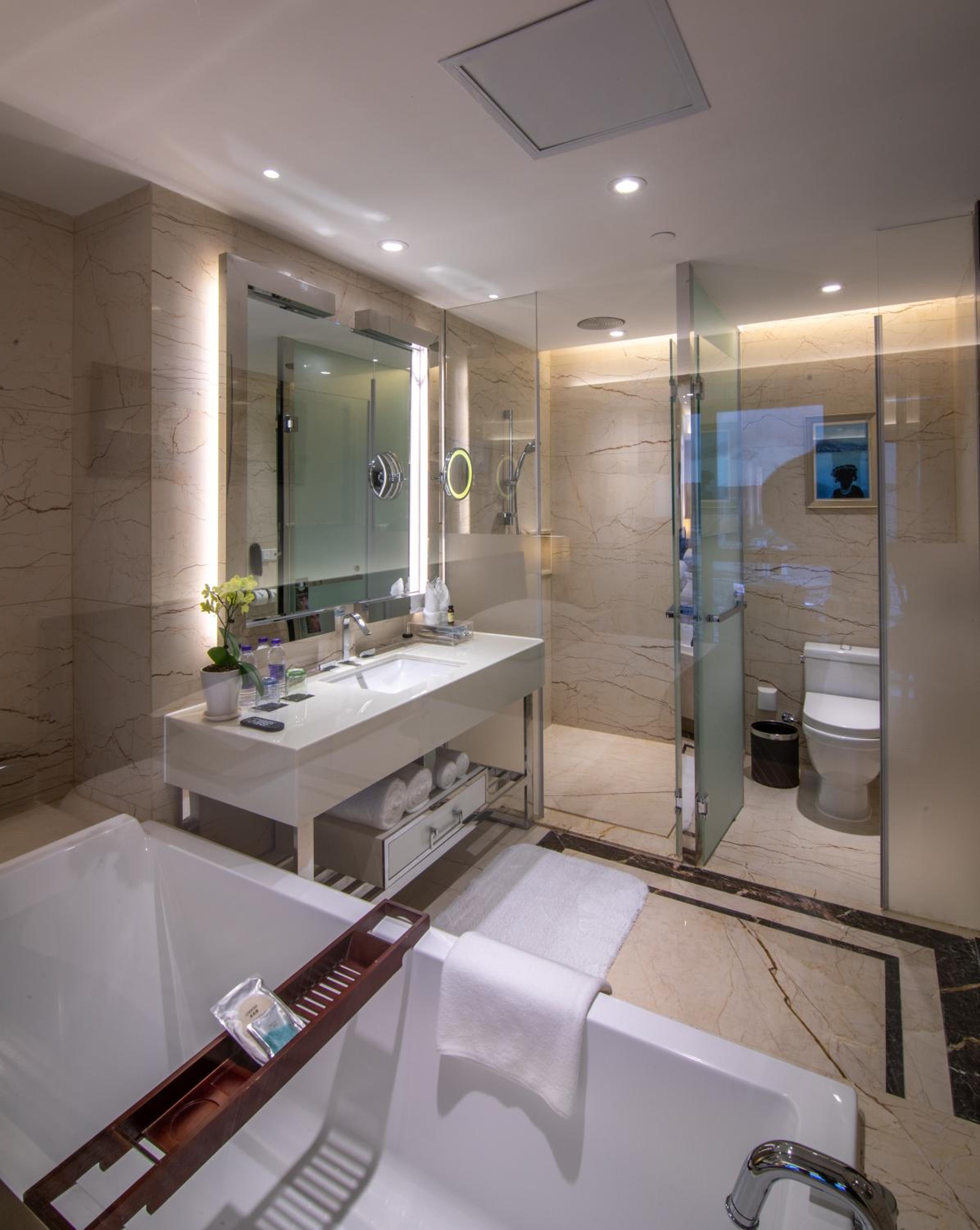 Deluxe King Room - Photo 3