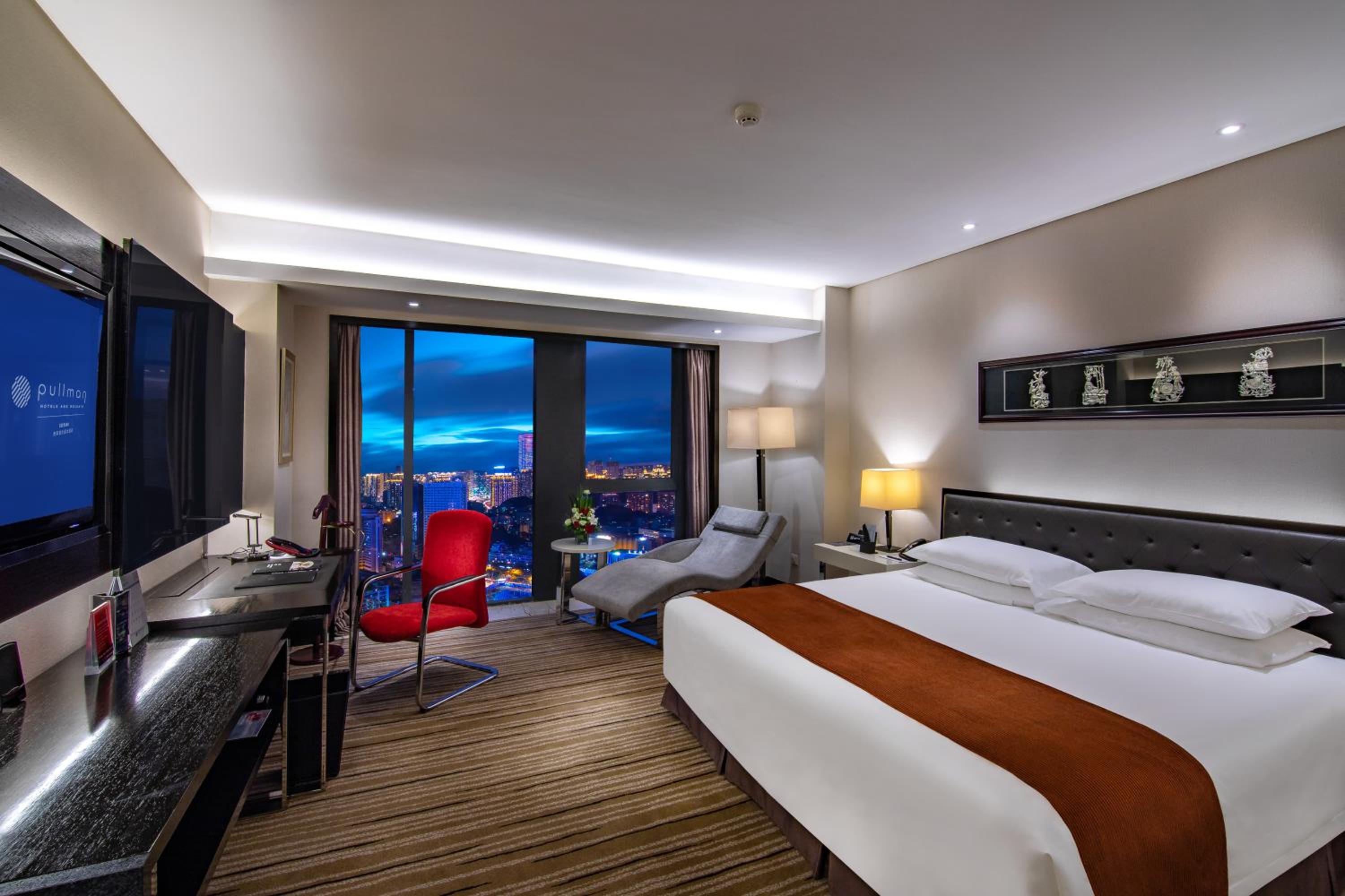 Deluxe King Room - Photo 1