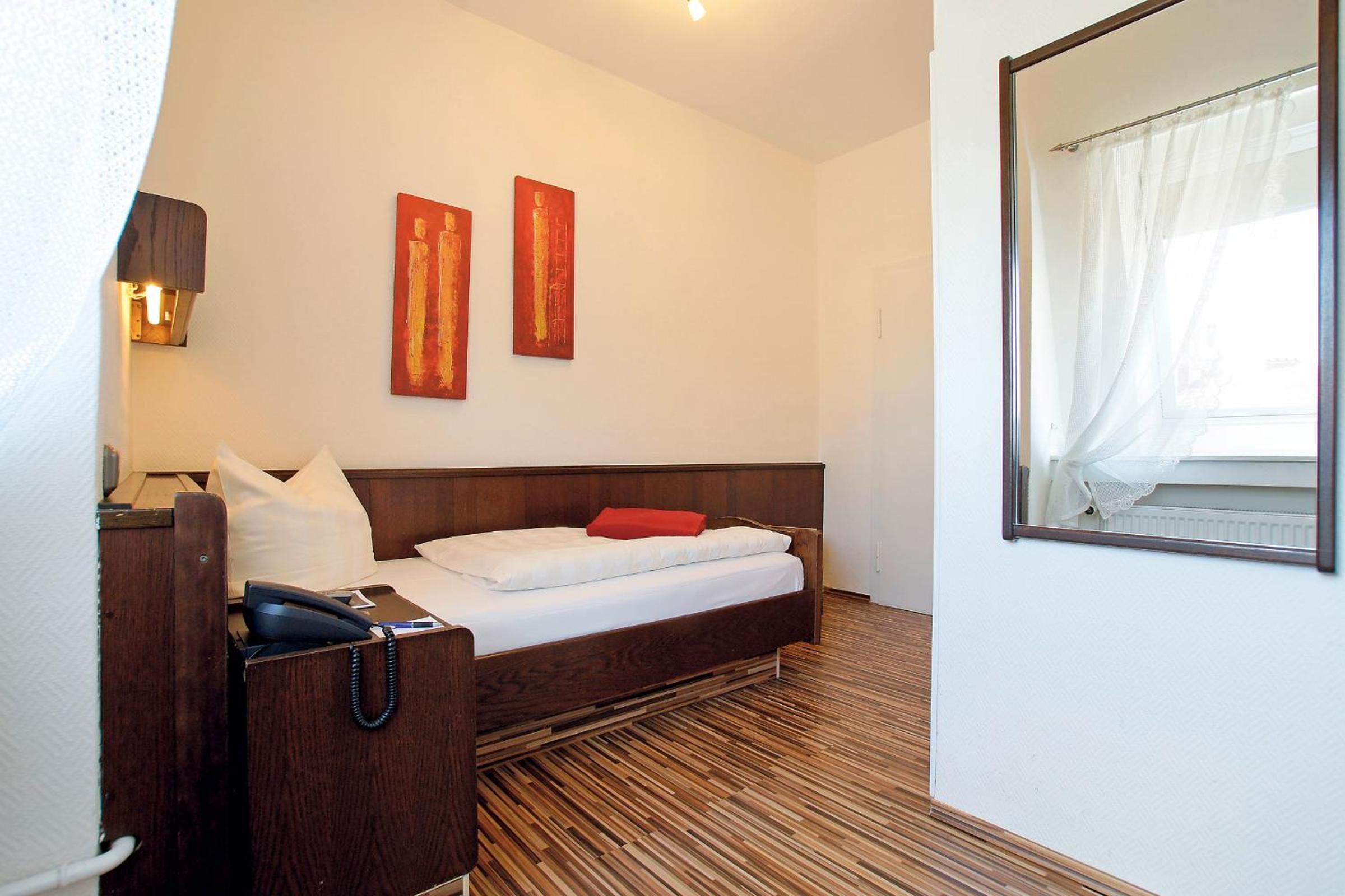 Single Room photo 2