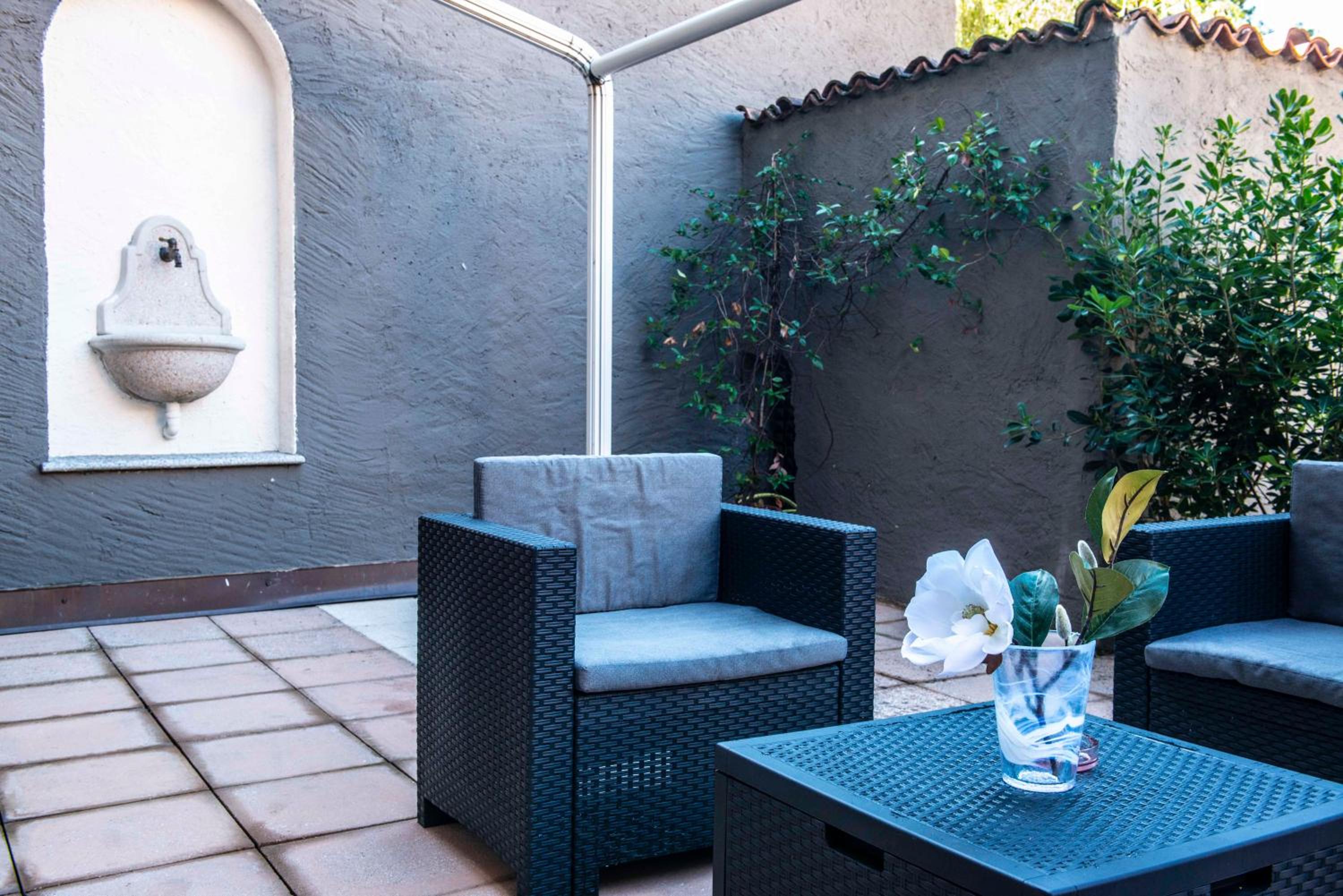 Quadruple Room with Balcony - Photo 7