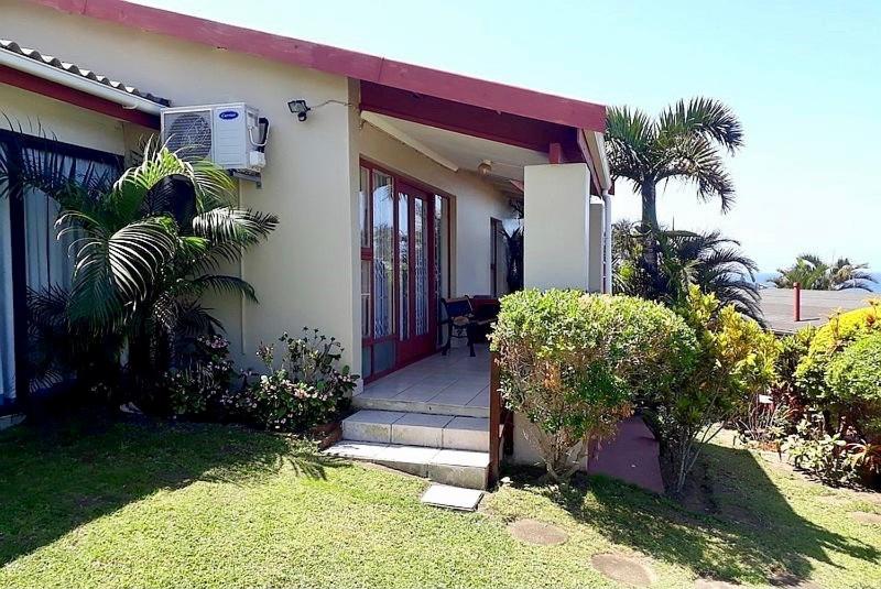 Three-Bedroom House photo 2