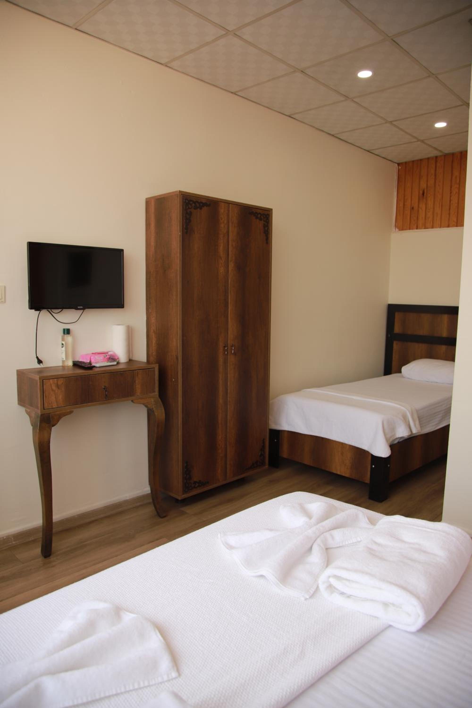 Double Or Twin Room With Private Bathroom photo 2