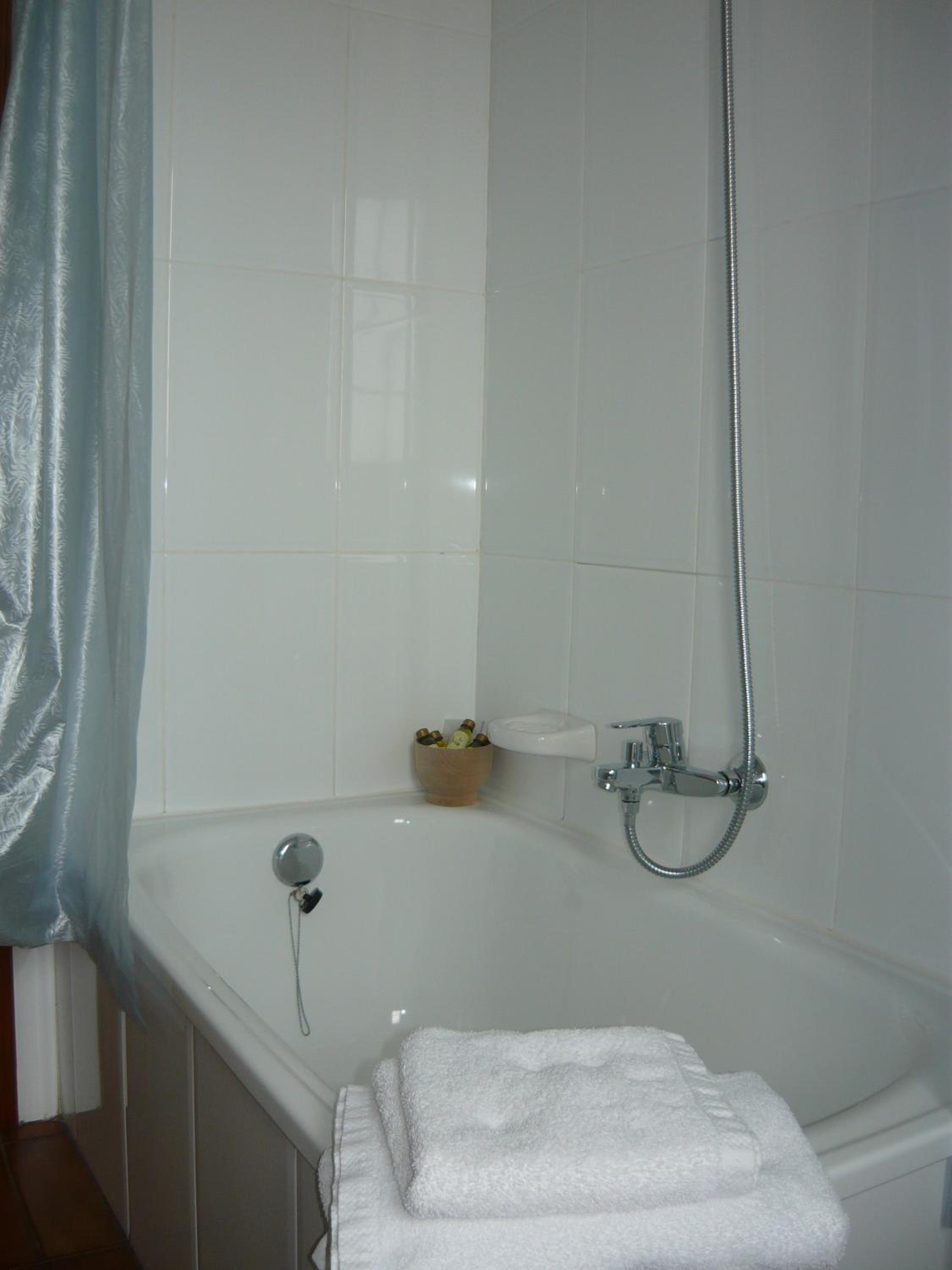 Standard Double Room - Photo 6