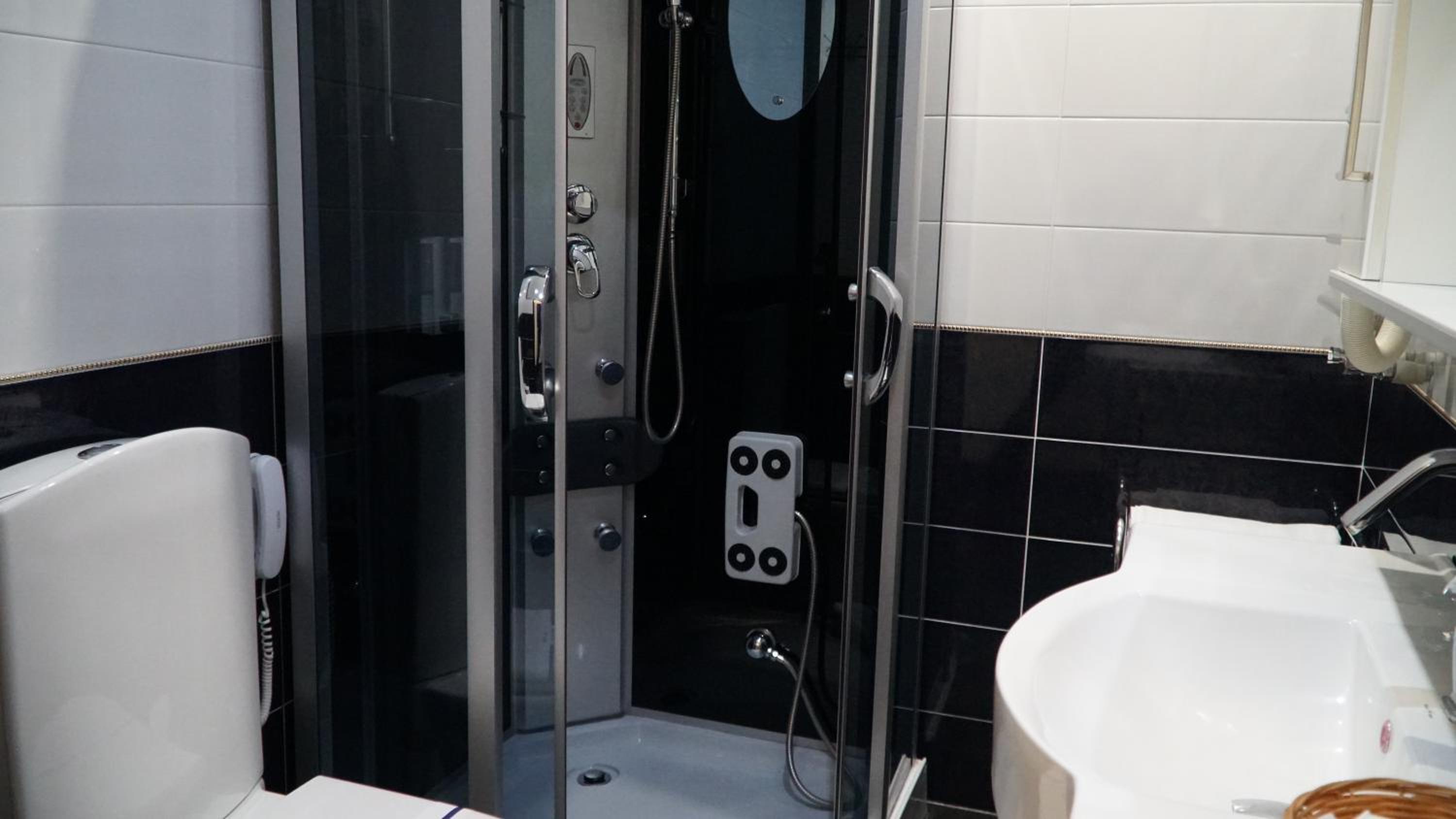 Suite with Spa Bath photo 1