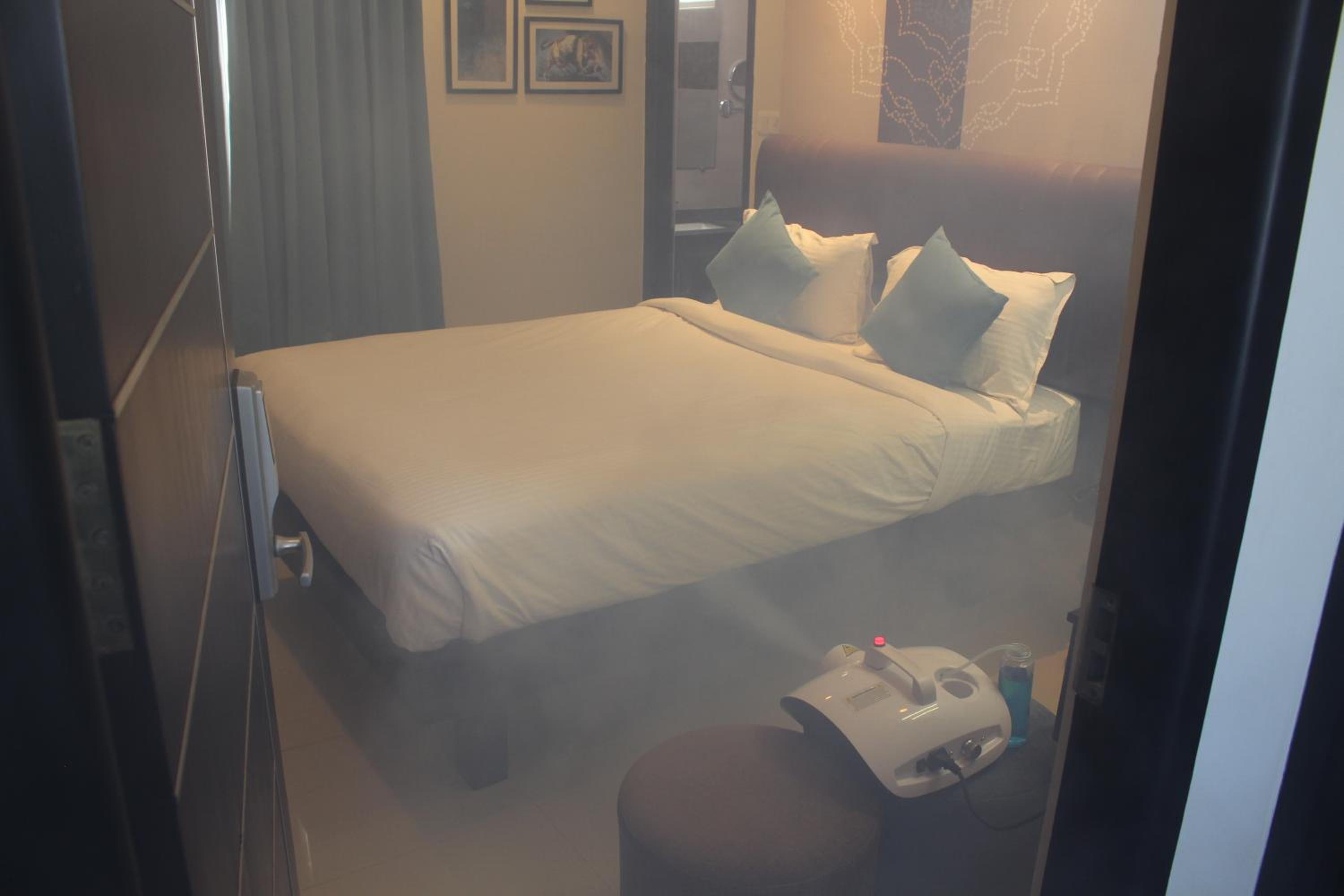 Economy Double Room - Photo 9