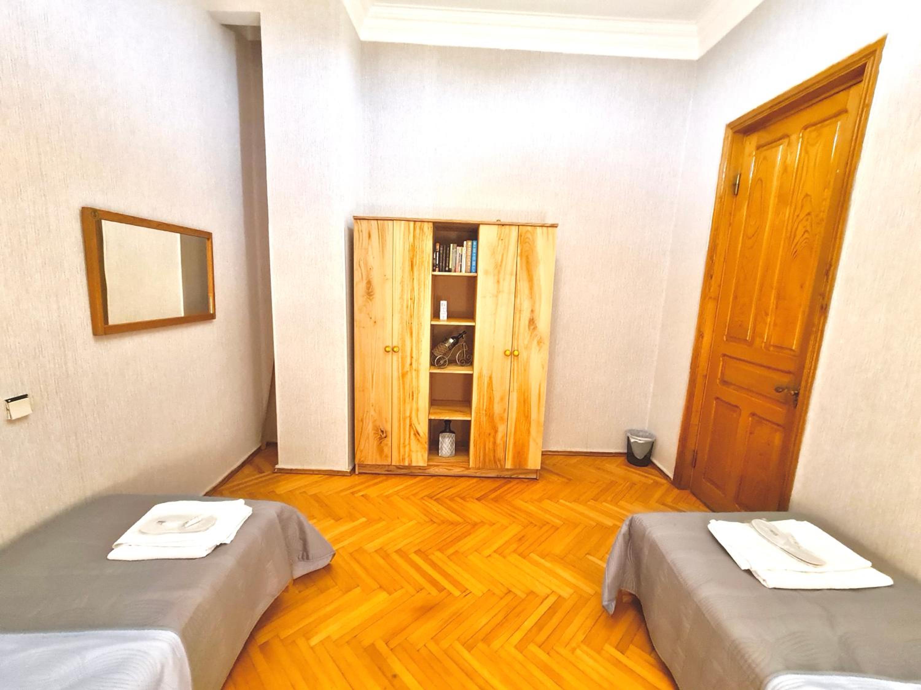 Economy Twin Room photo 2