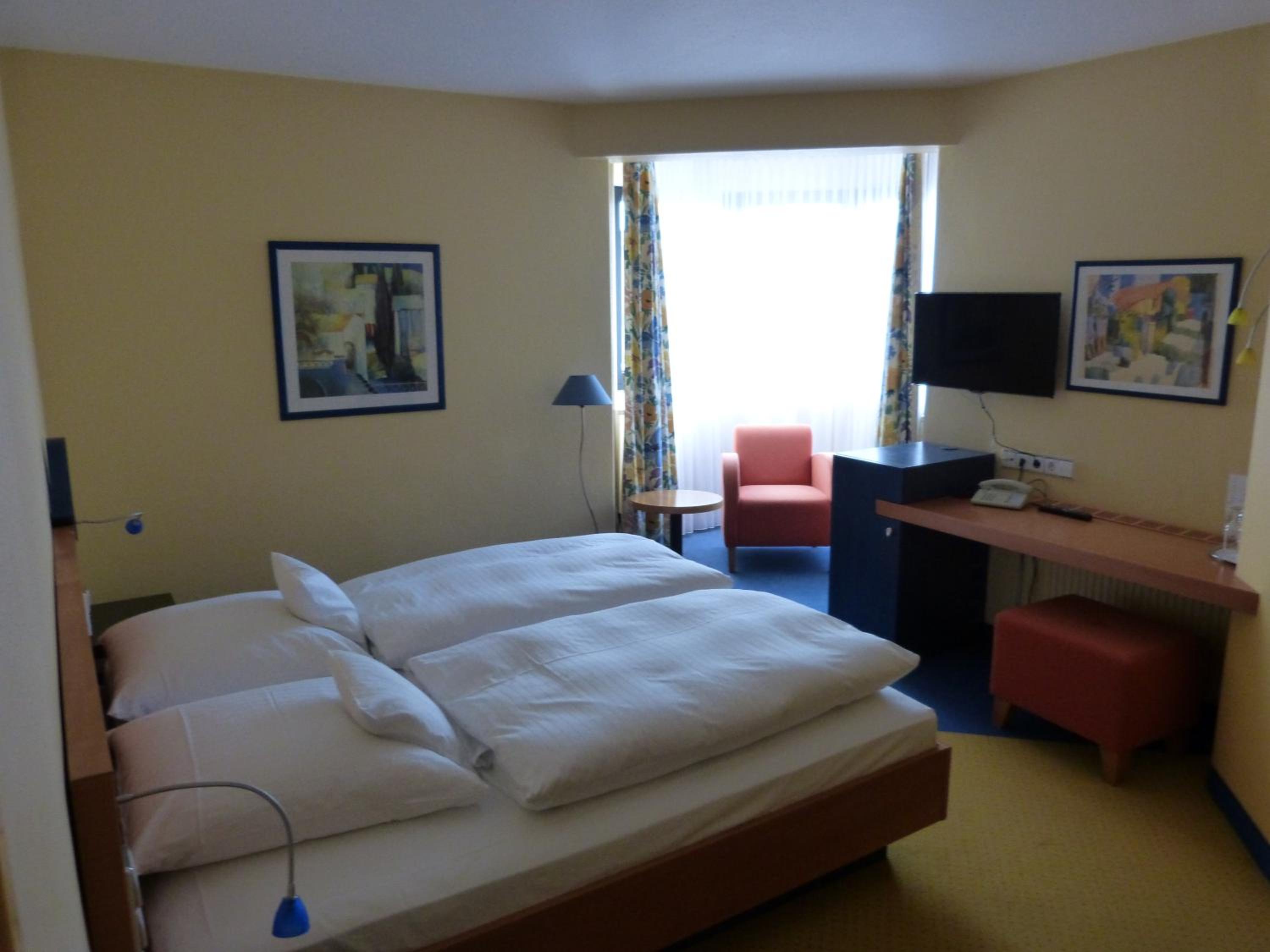 Suite - Photo 1