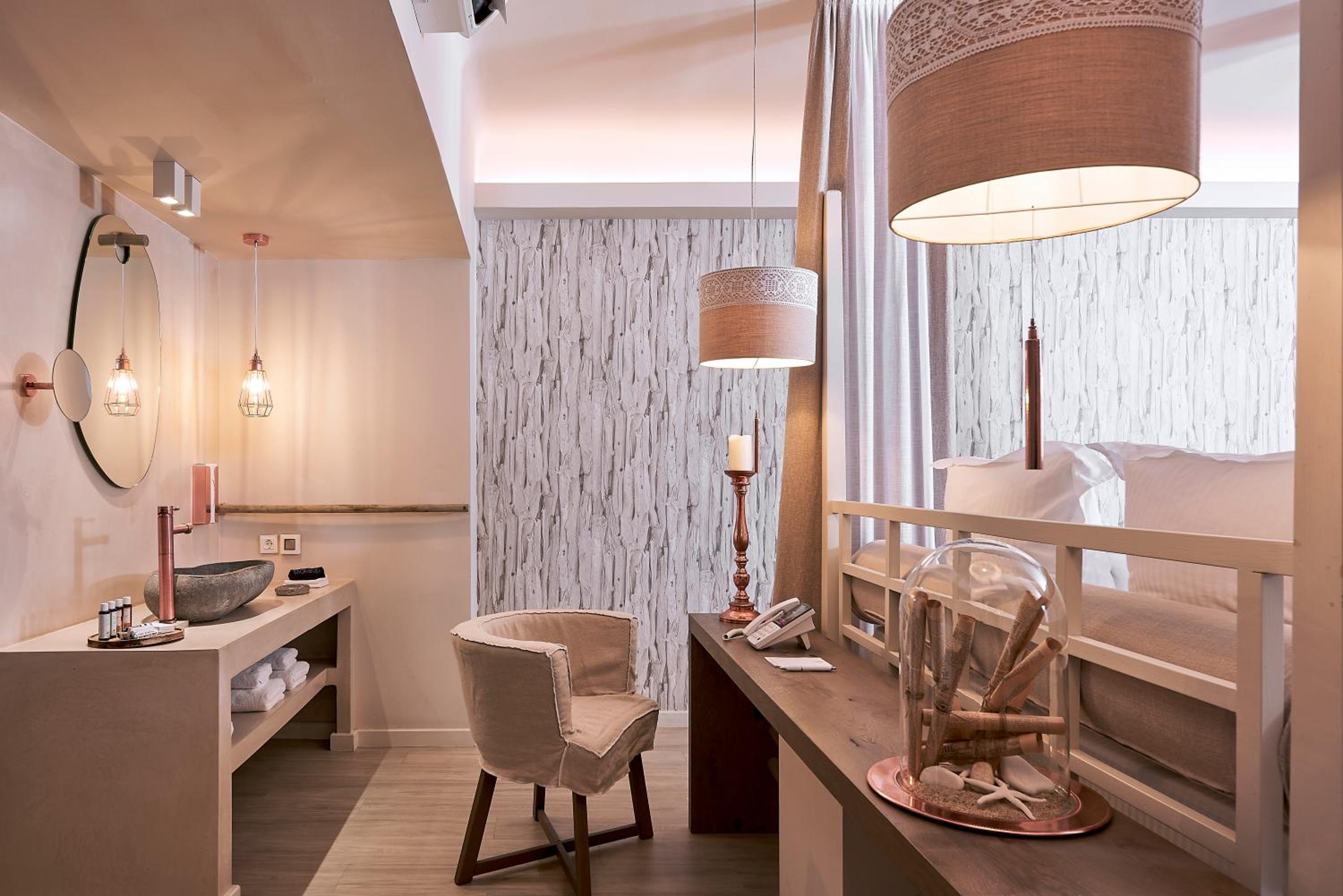 Executive Suite - Photo 8