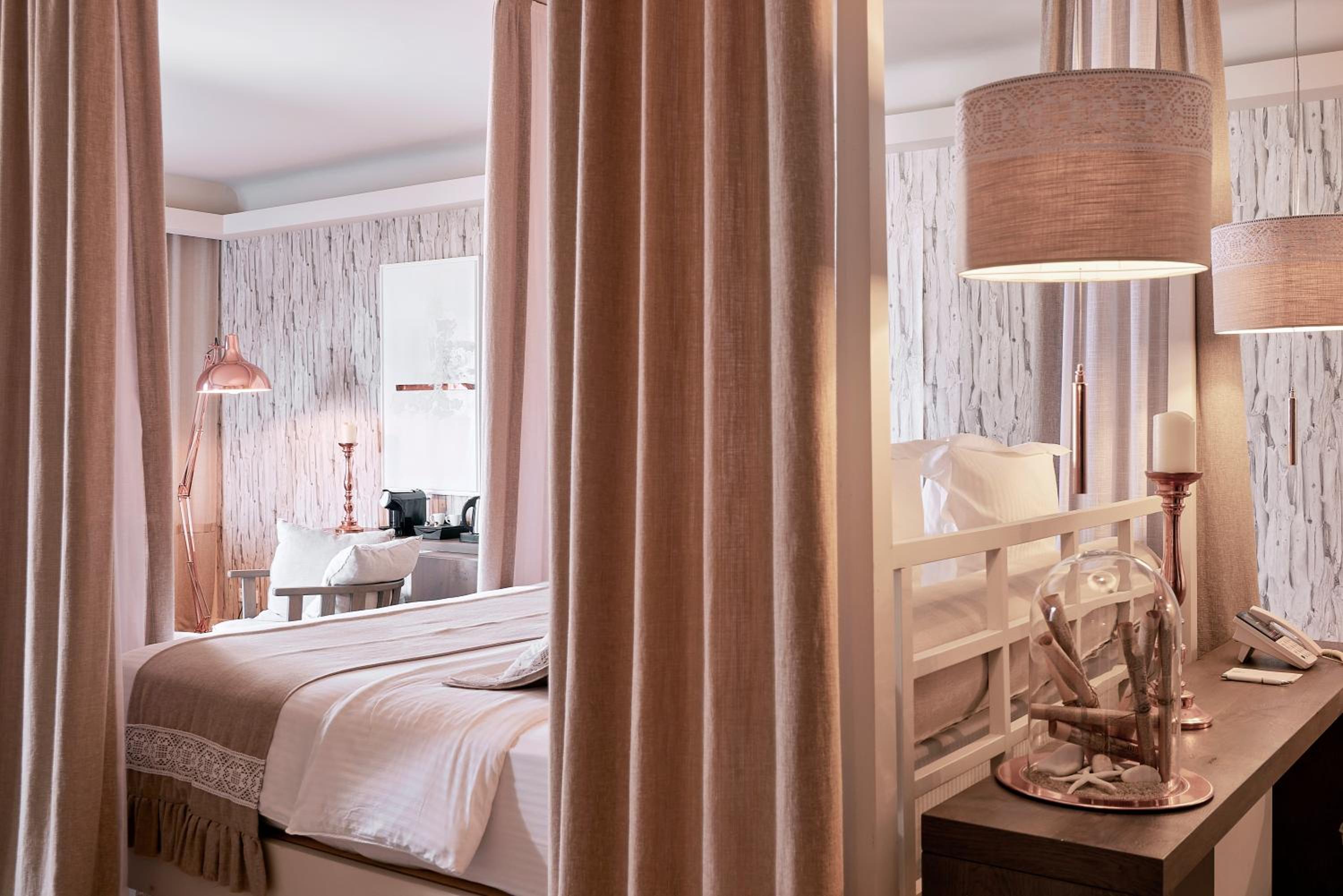 Executive Suite - Photo 2