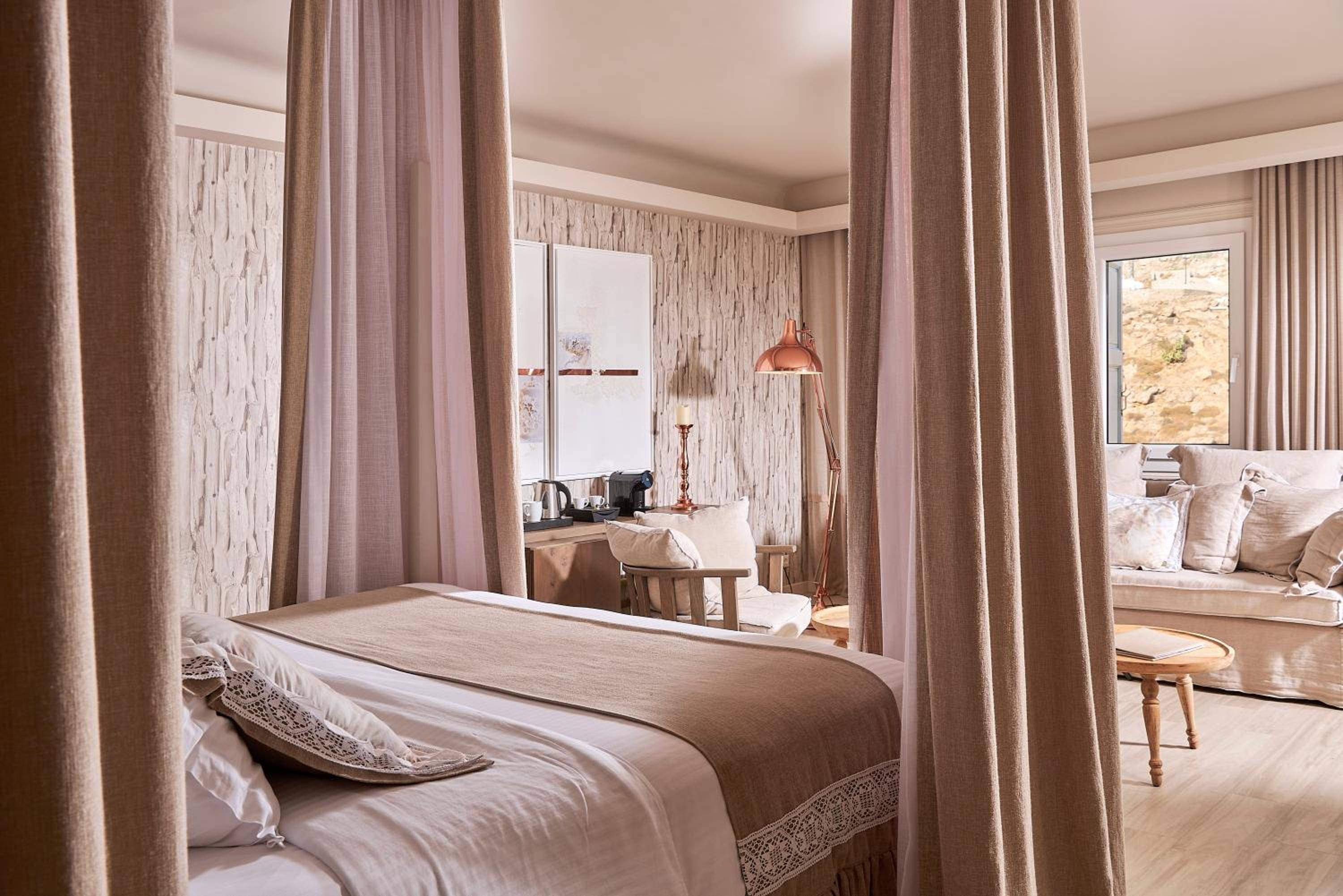 Executive Suite - Photo 3