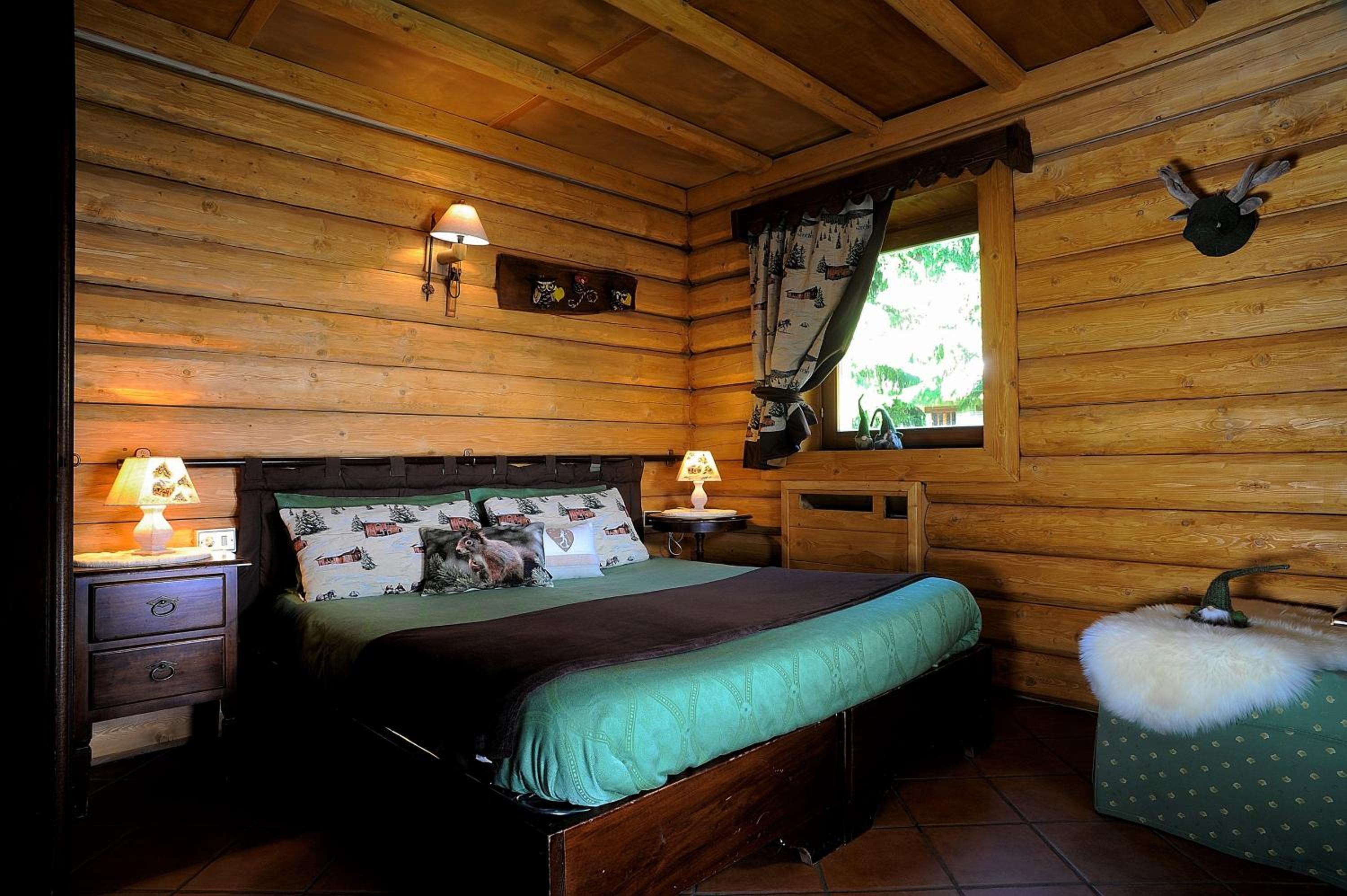 One-Bedroom Apartment with Fireplace (4 Adults) photo 2