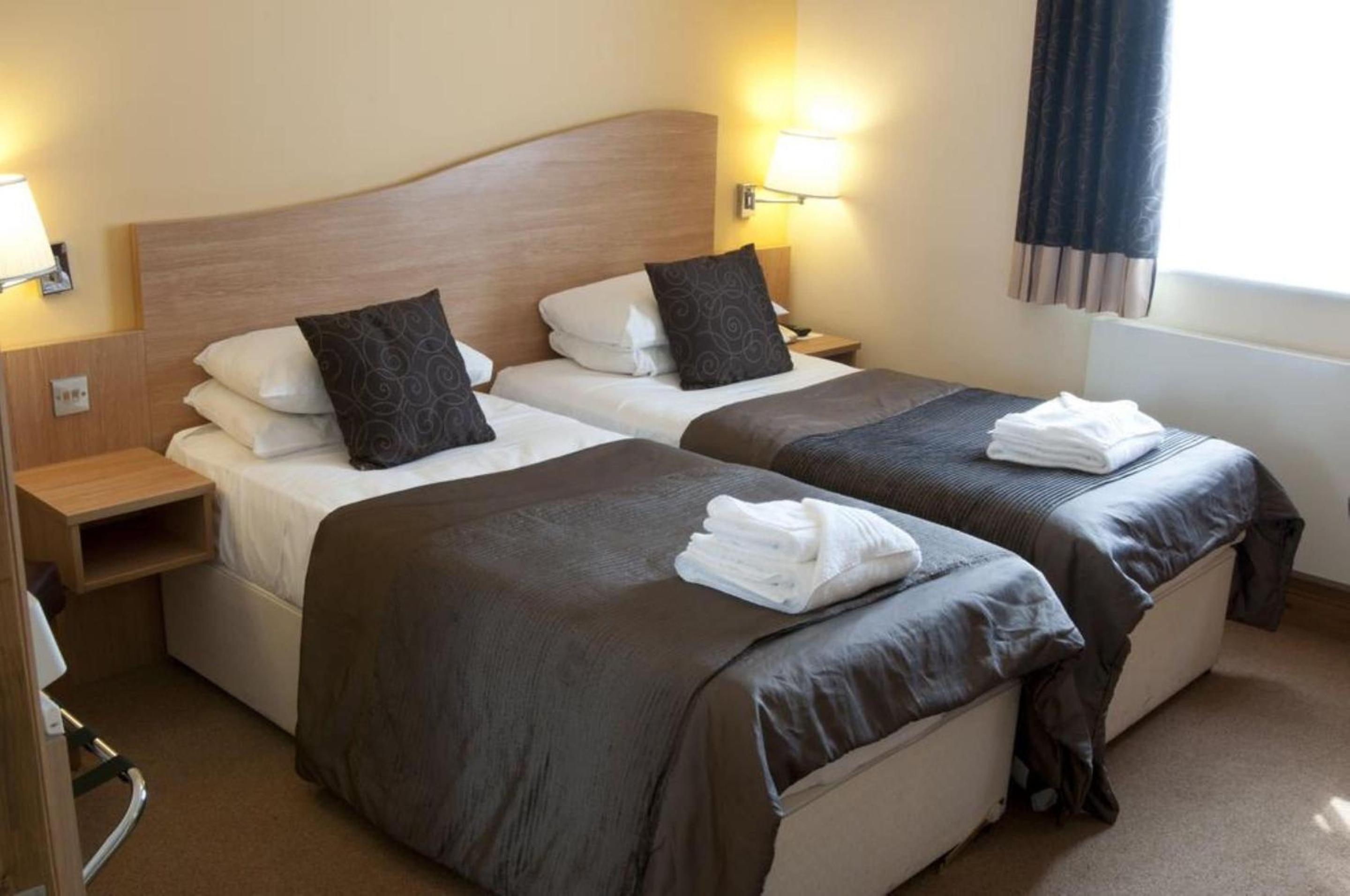 Standard Twin Room - Photo 5