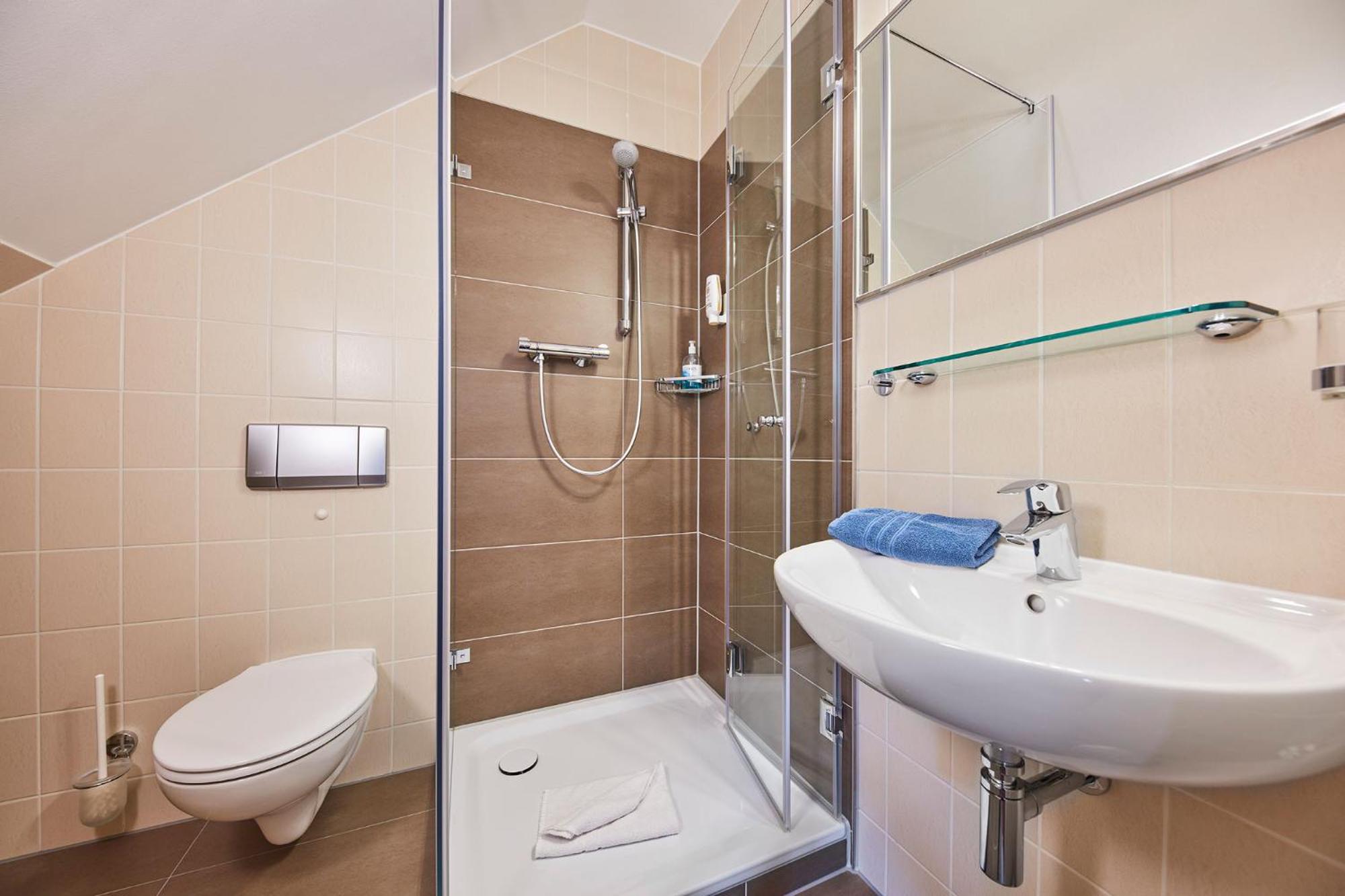 Small Single Room photo 2