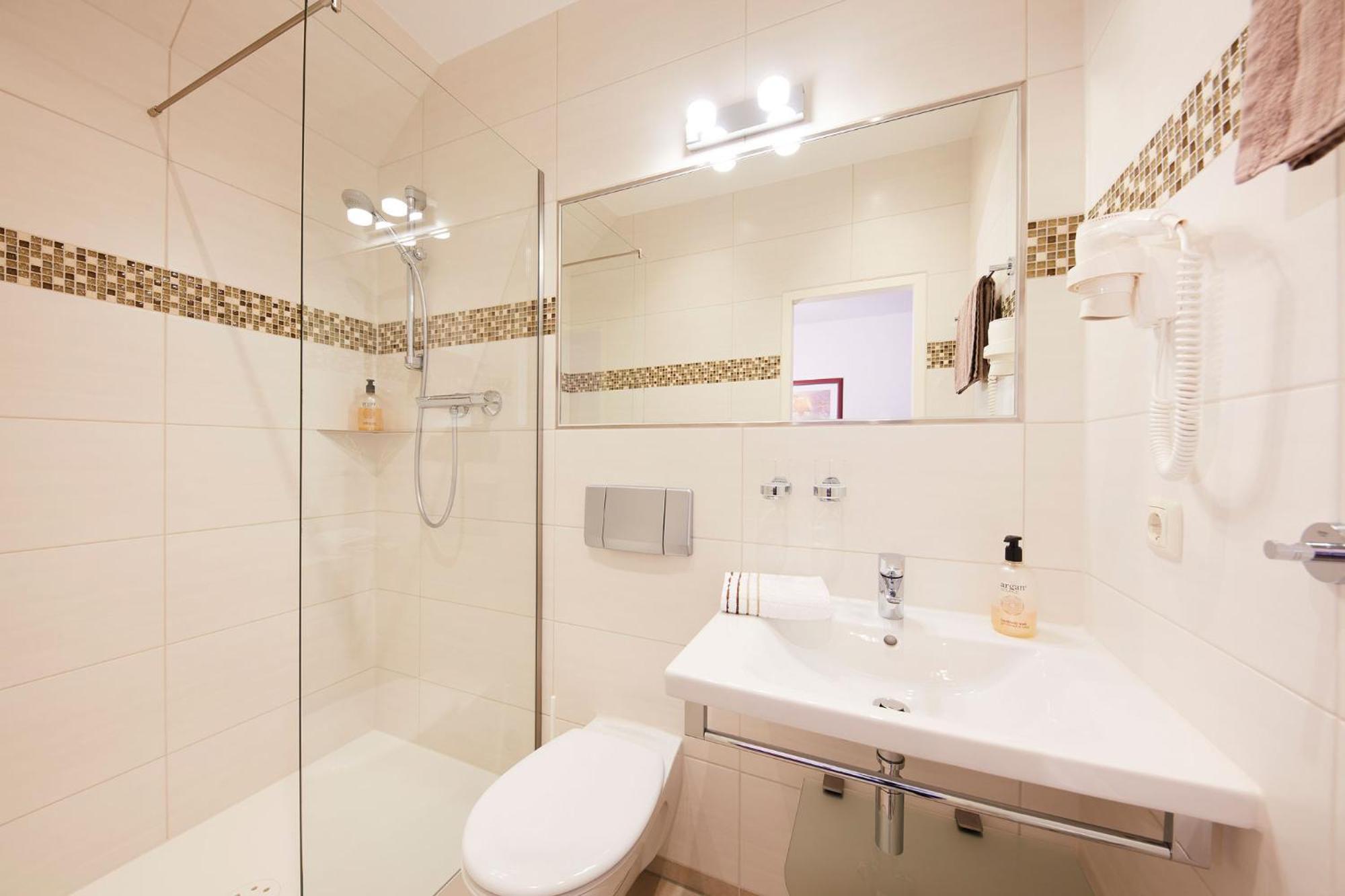 Deluxe Junior Suite photo 3