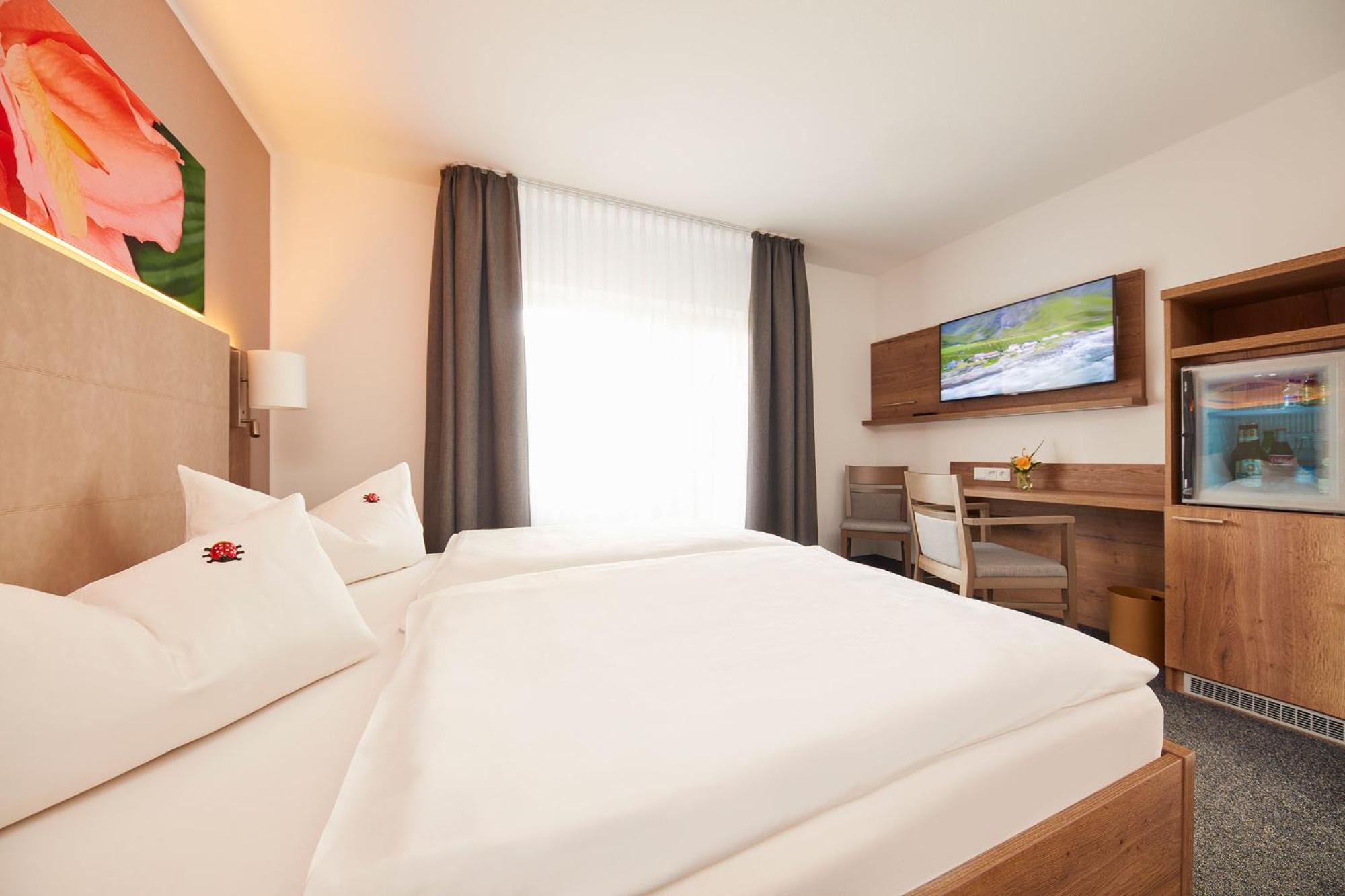 Deluxe Double Room with Balcony photo 1